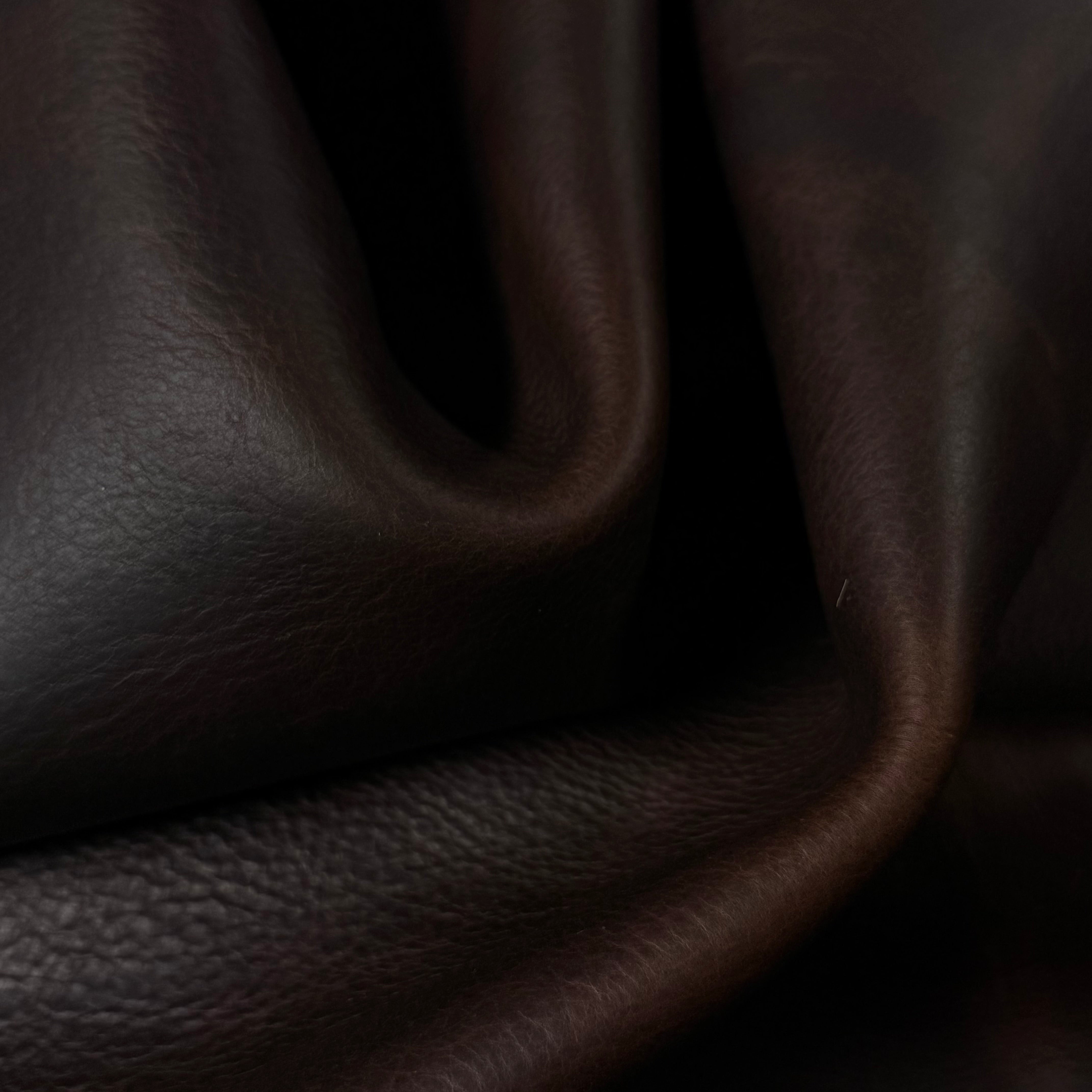 Oiled Pull-Up Bison, 5-6 oz - 2 Matte Colors