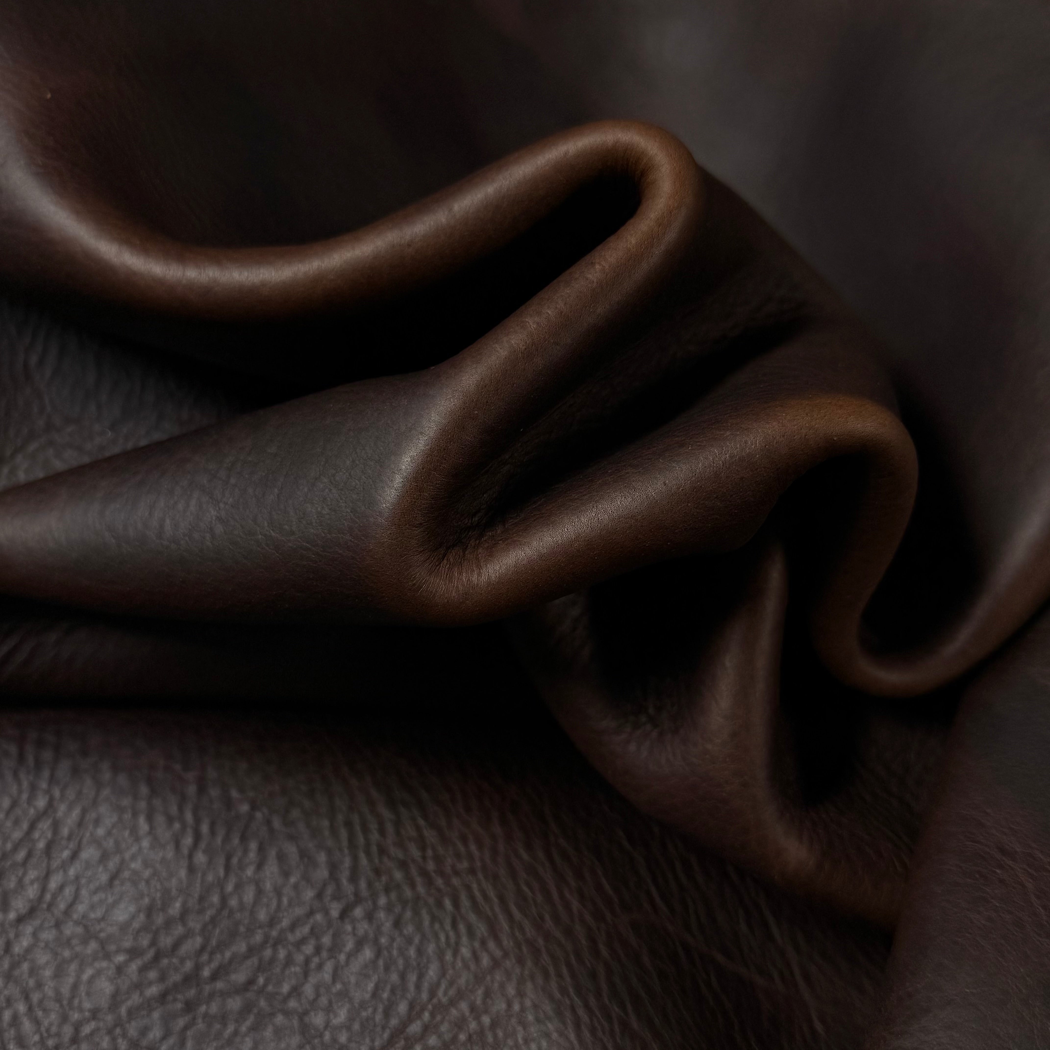 Oiled Pull-Up Bison, 5-6 oz - 2 Matte Colors