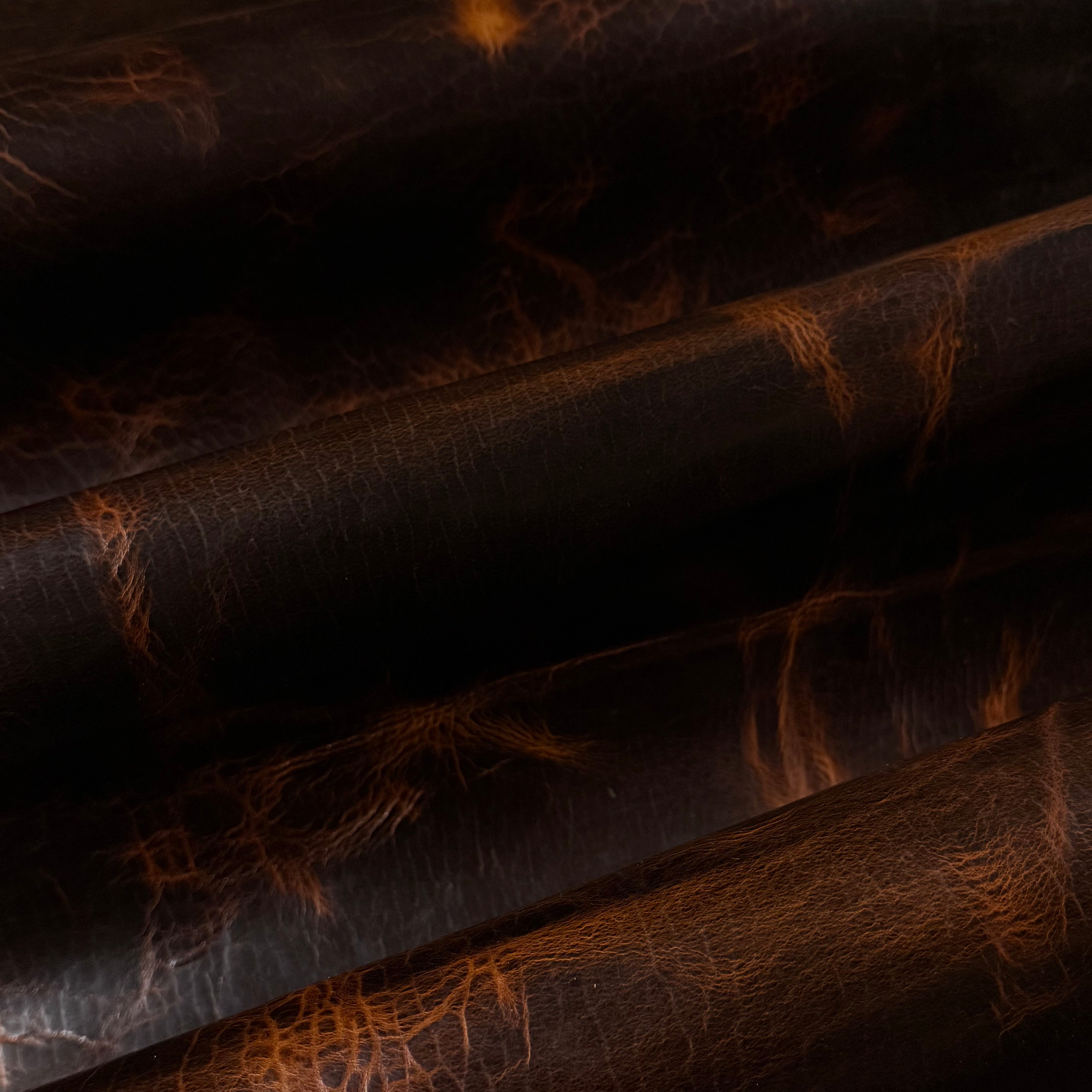 Waxy Pull-Up Bison, 4.5 oz | Dark Brown