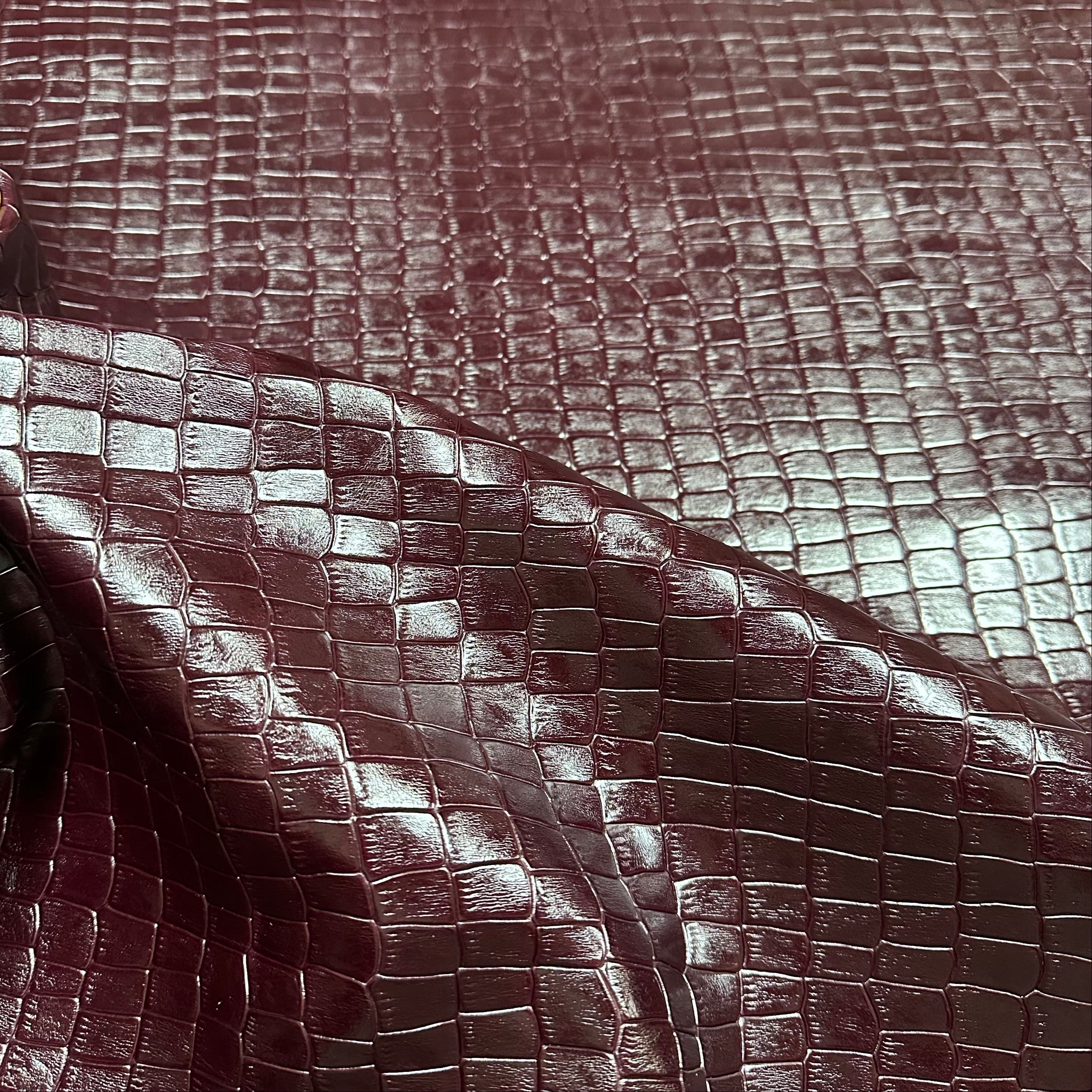 Croc Embossed Cow Side, 3-4 oz - Burgundy