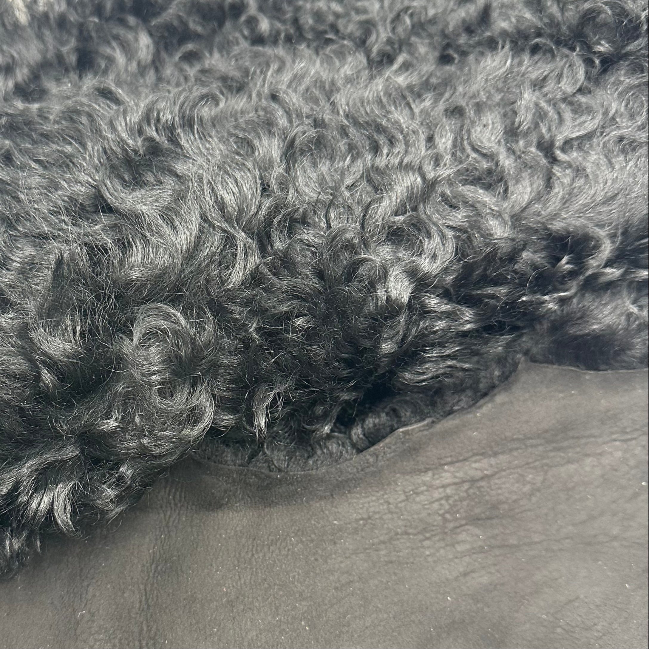 Tigrado Shearling - Black, Tone on Tone Back