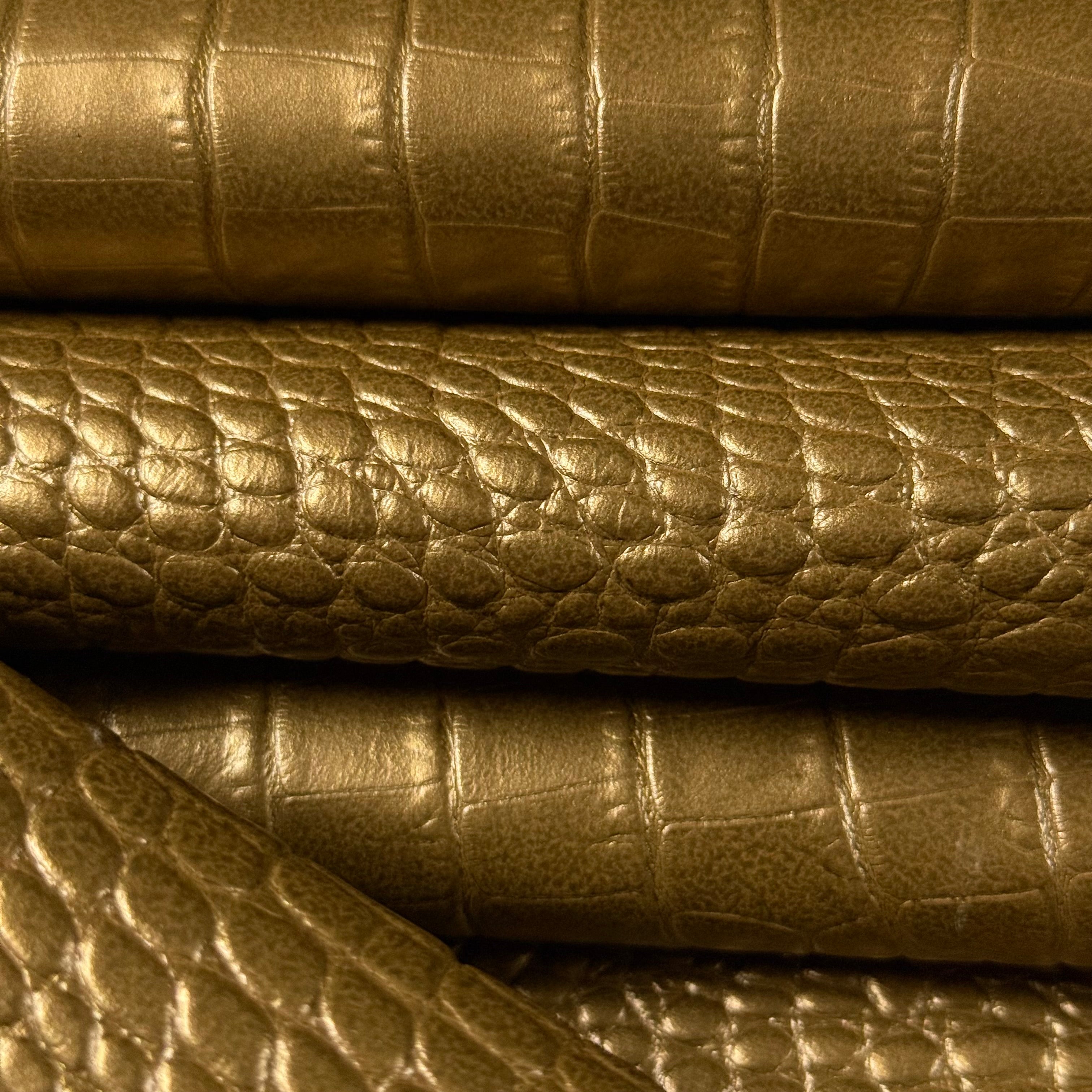 Pearlized Crocodile Embossed Cow, 2-3 oz