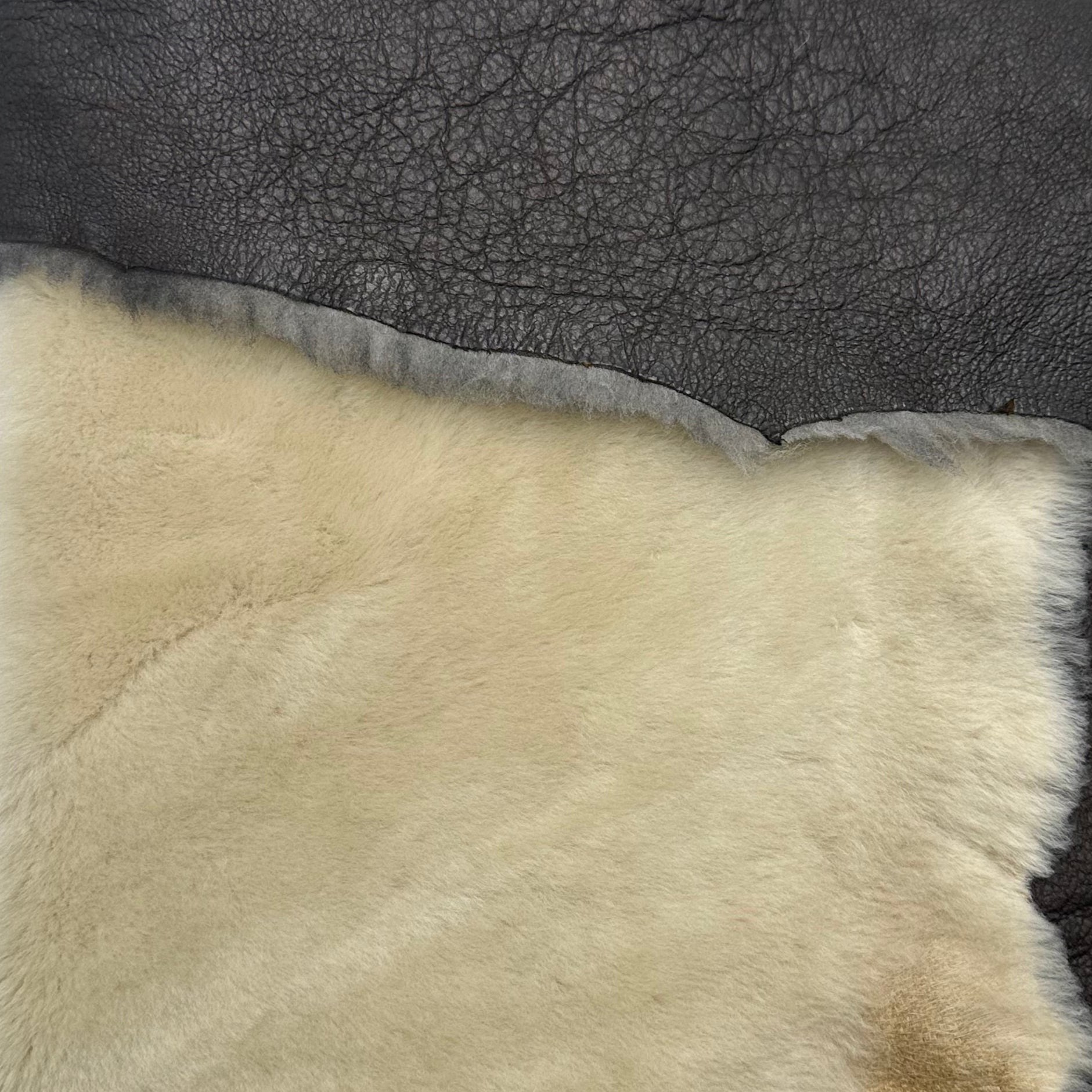 Ironed Merino Shearling 10mm - Natural, Distressed Brown Nappa Back