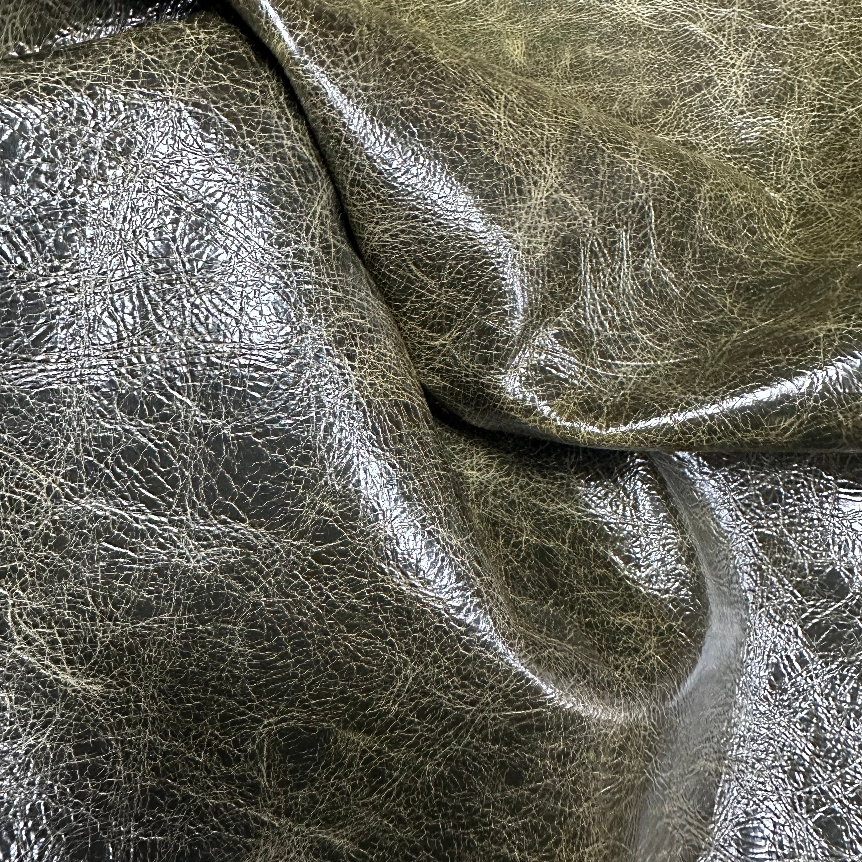 Glossy Vintage Distressed Lamb, 2 oz