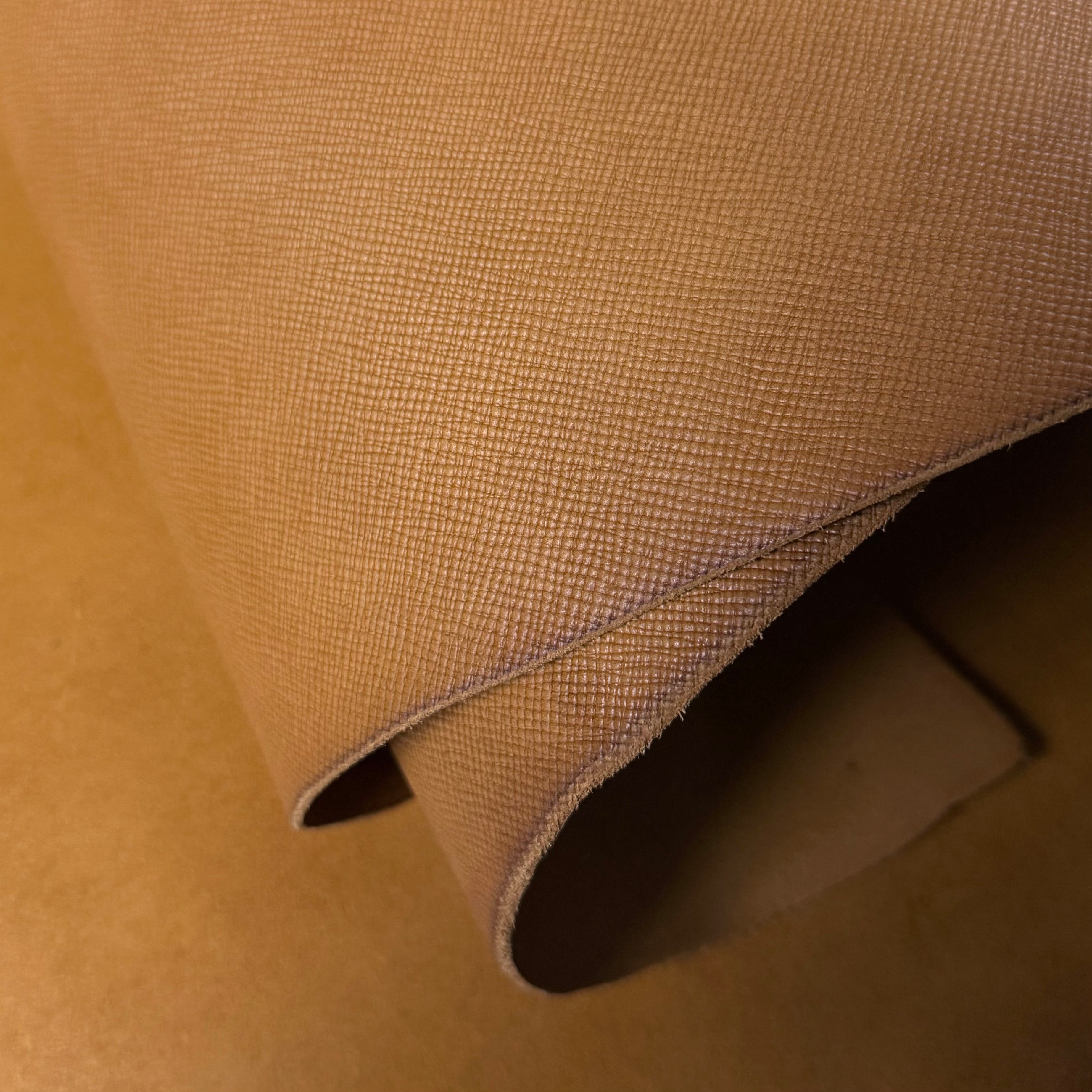 Natural Conceria Walpier Hatch Buttero vegetable tanned cow leather with a uniform hatch-embossed texture.