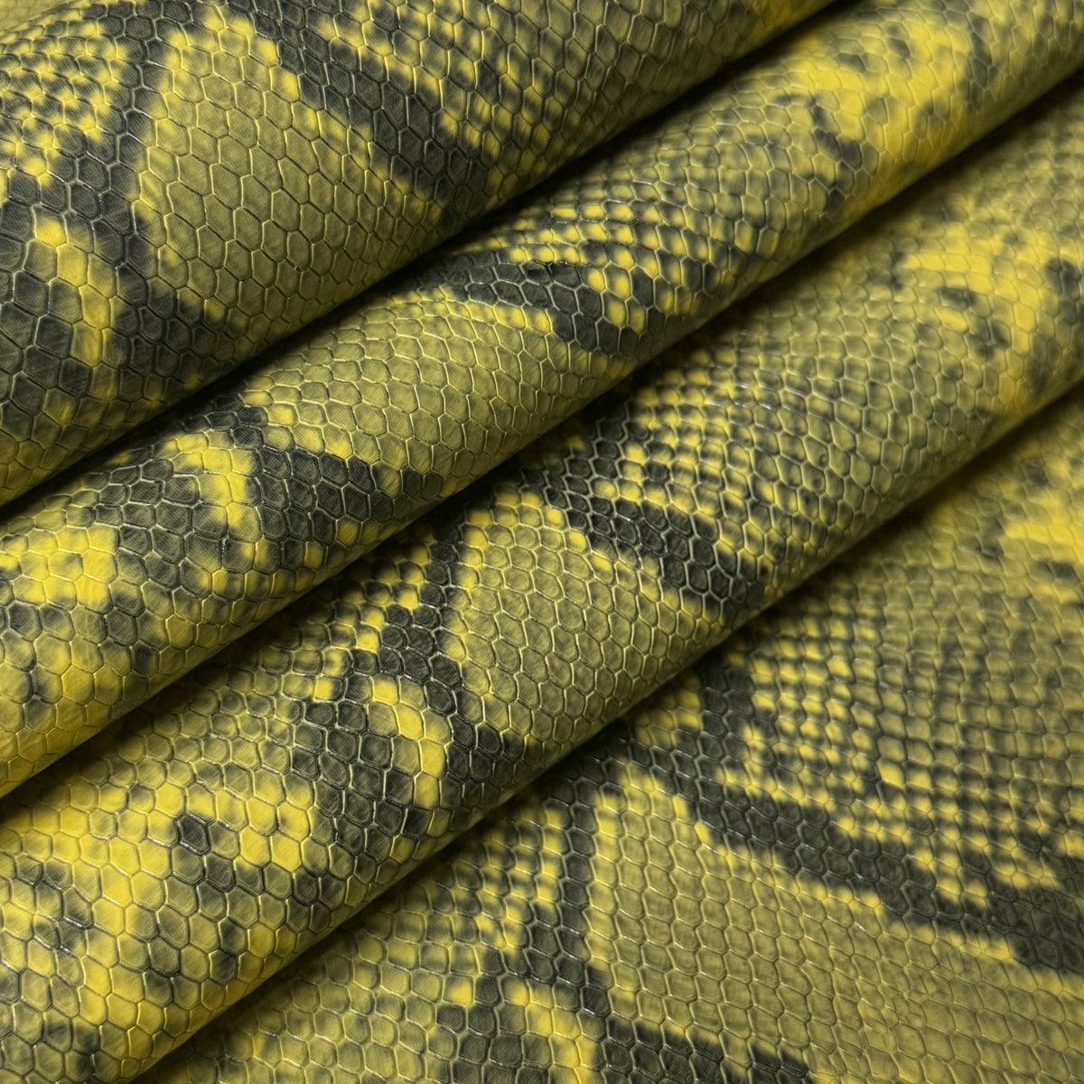 Snake Embossed Cowhide, 3 oz | 15 Colors