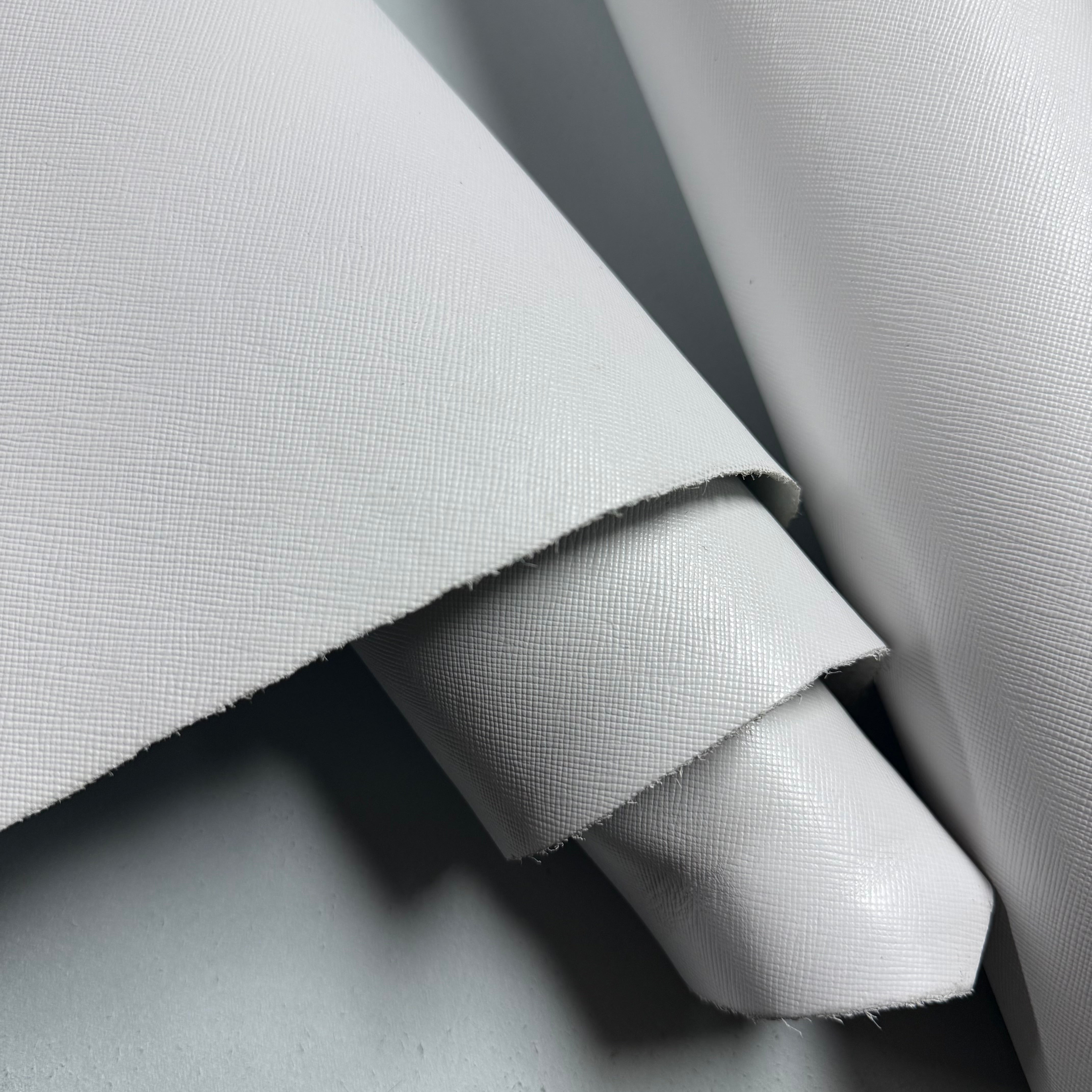 Italian Saffiano Calf, 3 oz - White & Black