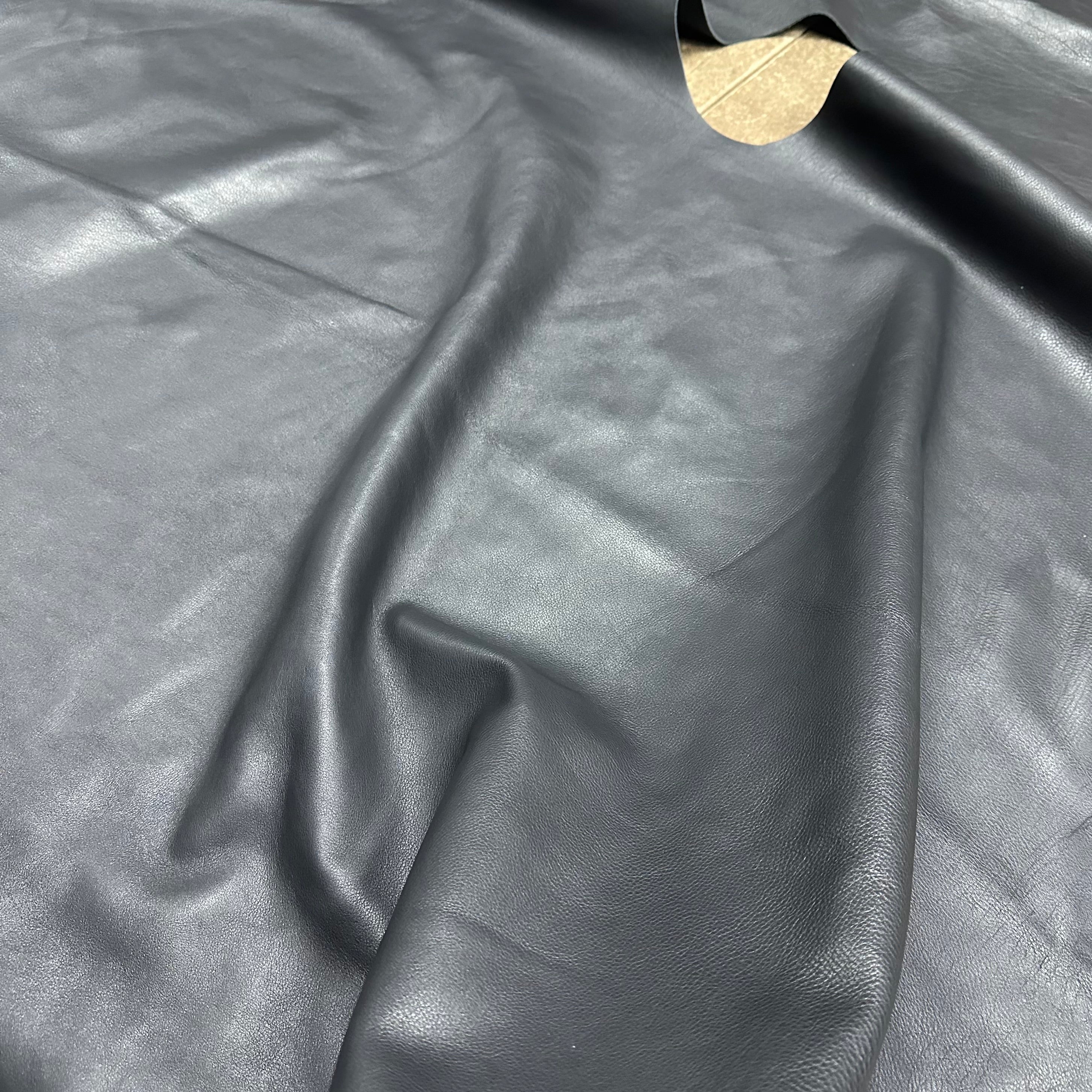 Humpback Calf, 2-3 oz - Black