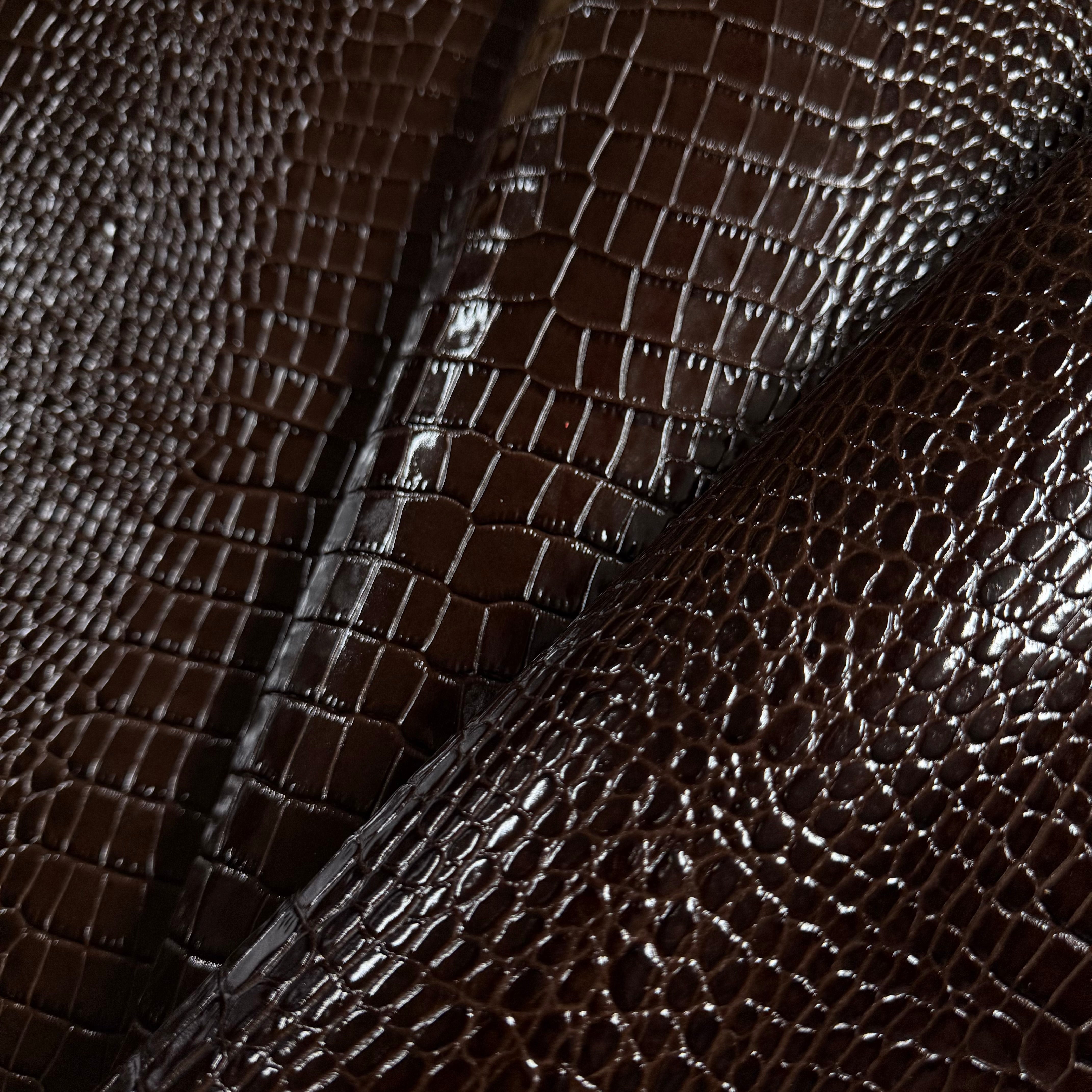 Crocodile Embossed Cow, 2-3 oz