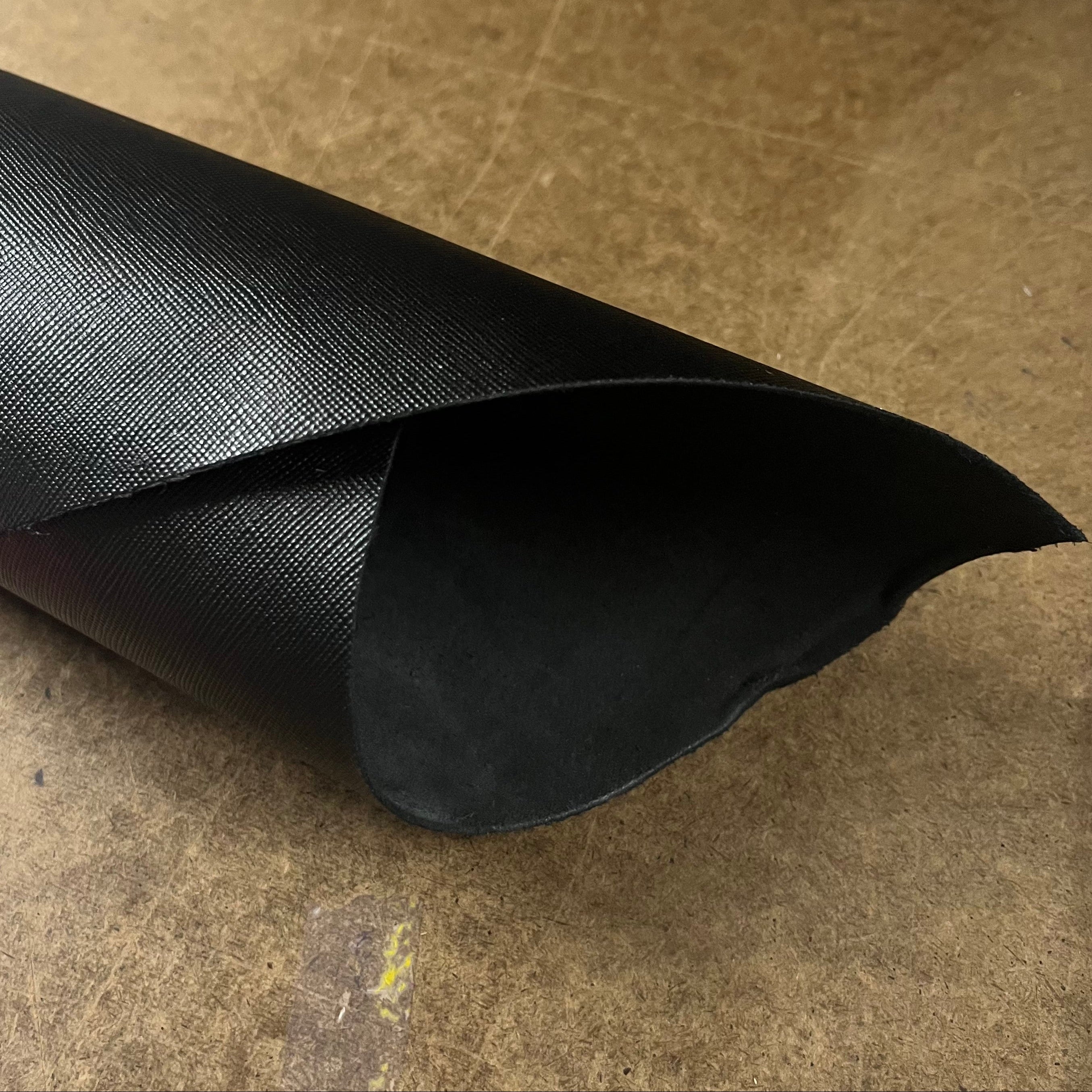 Italian Saffiano Calf, 3 oz - White & Black