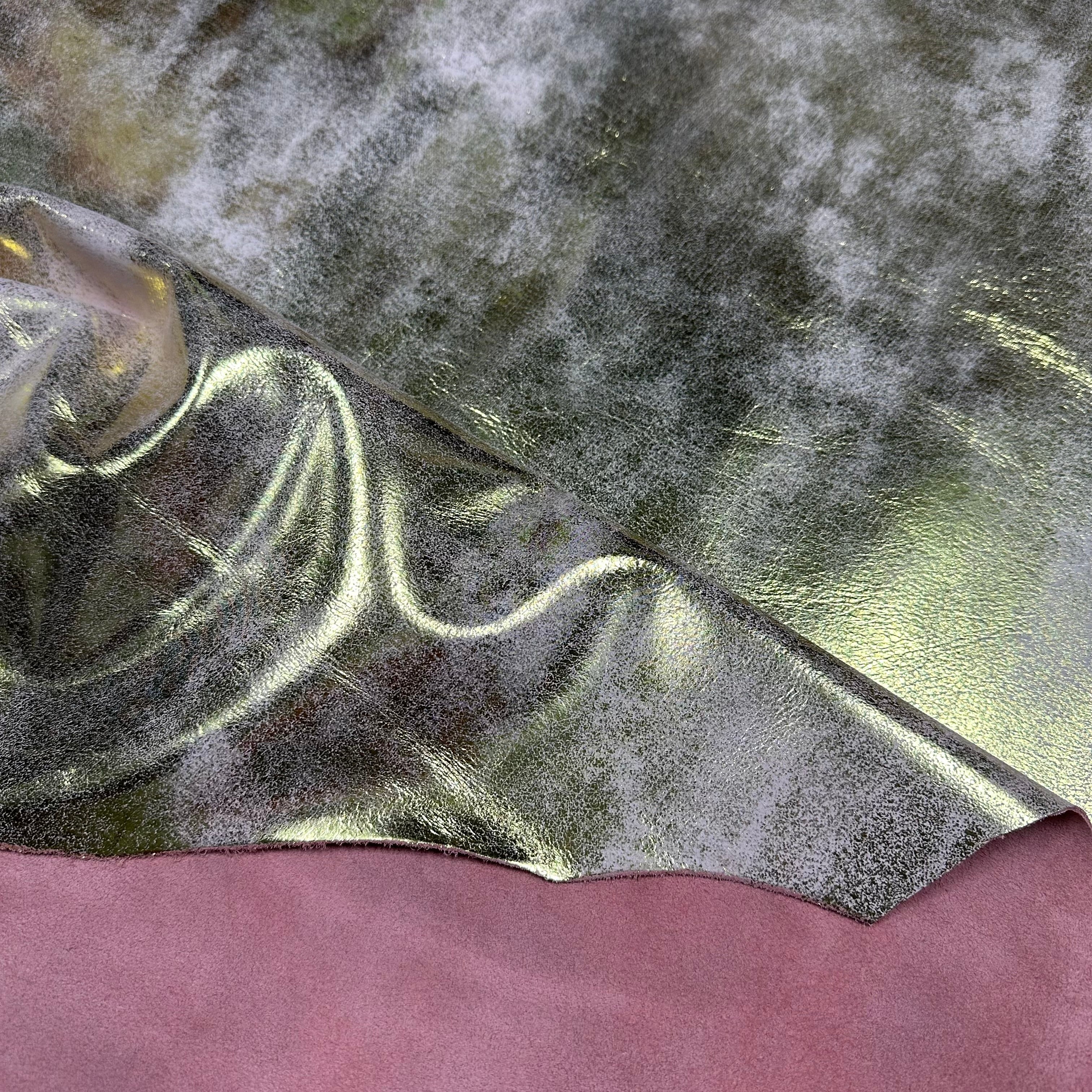 Distressed Metallic Cow Nubuck, 3 oz