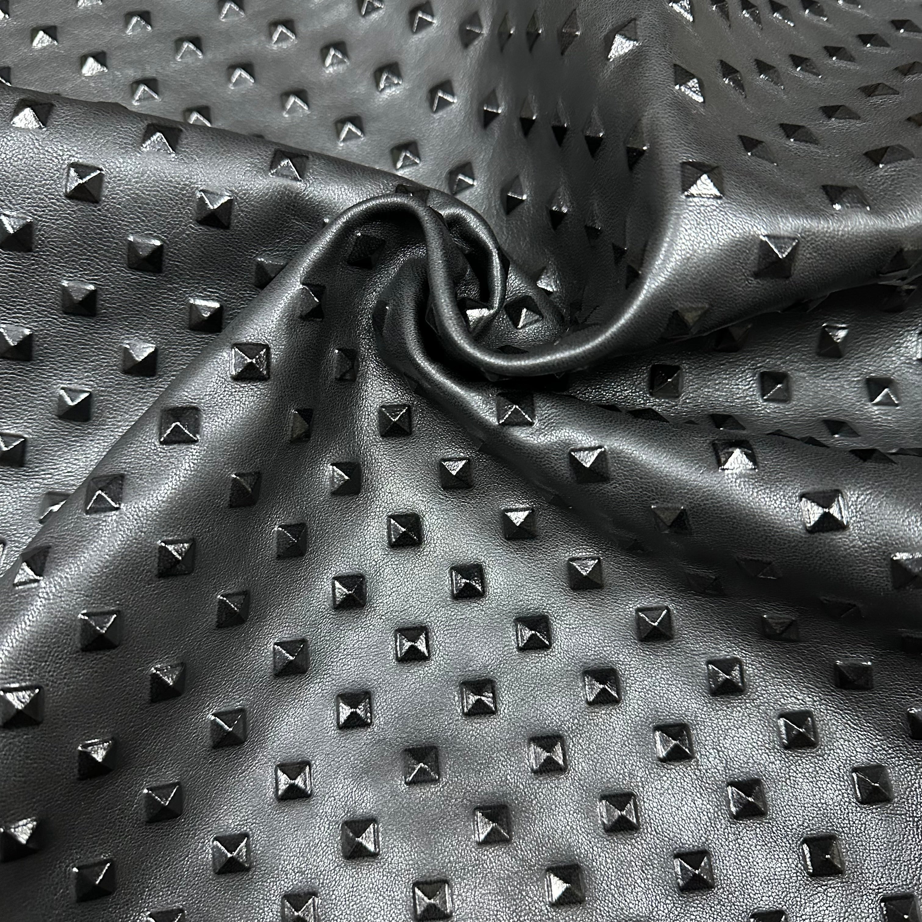 Pyramid Debossed Veg Tan Lamb, 2 oz | 3 Colors