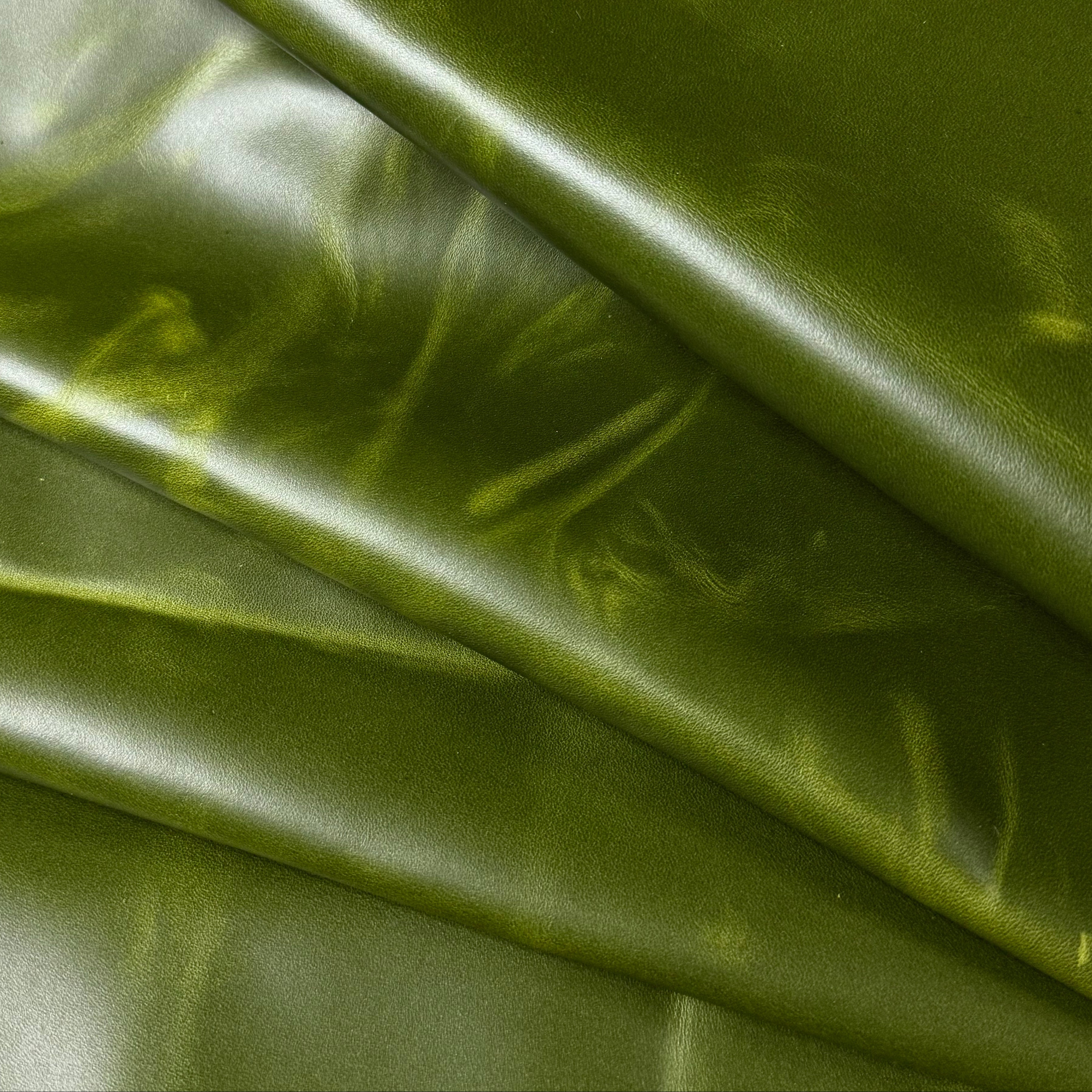 Oil Tanned Pull-Up Cowhide, 3 oz | 15+ Colors