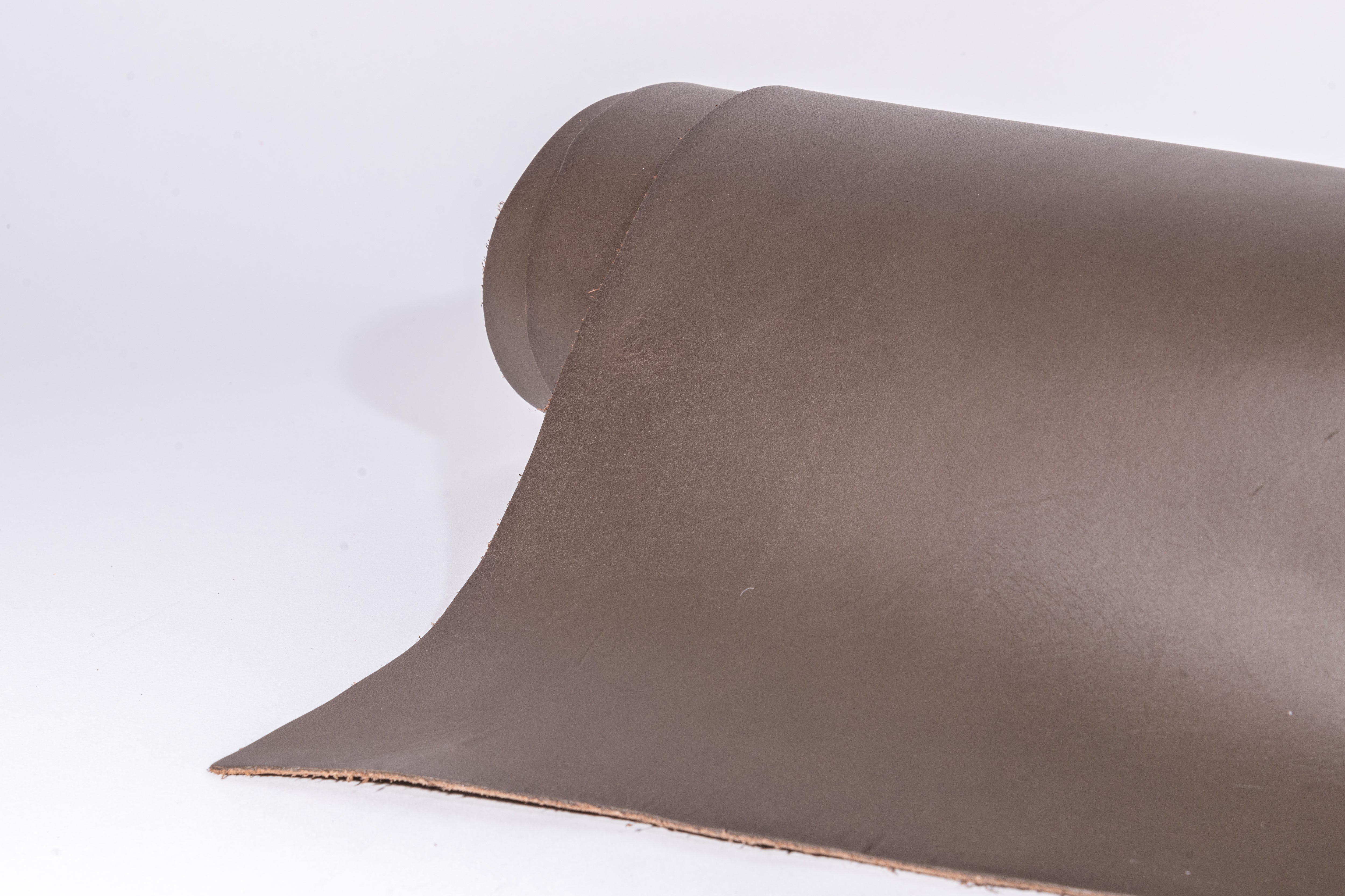 Artigiano Del Cuoio (ADC) Vachetta Liscia, 5 oz | 2 Colors