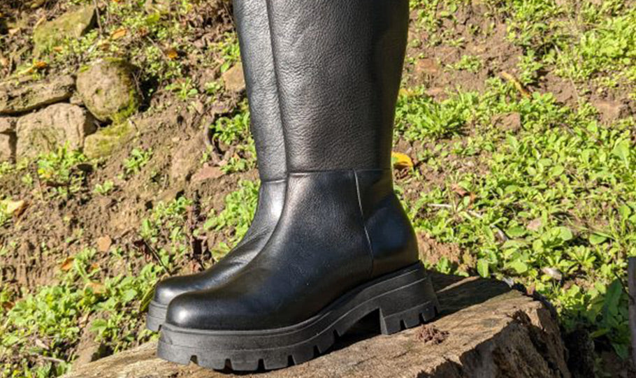 Boots made of Veg Line - Soft Veg-Tan Cowhide, Black