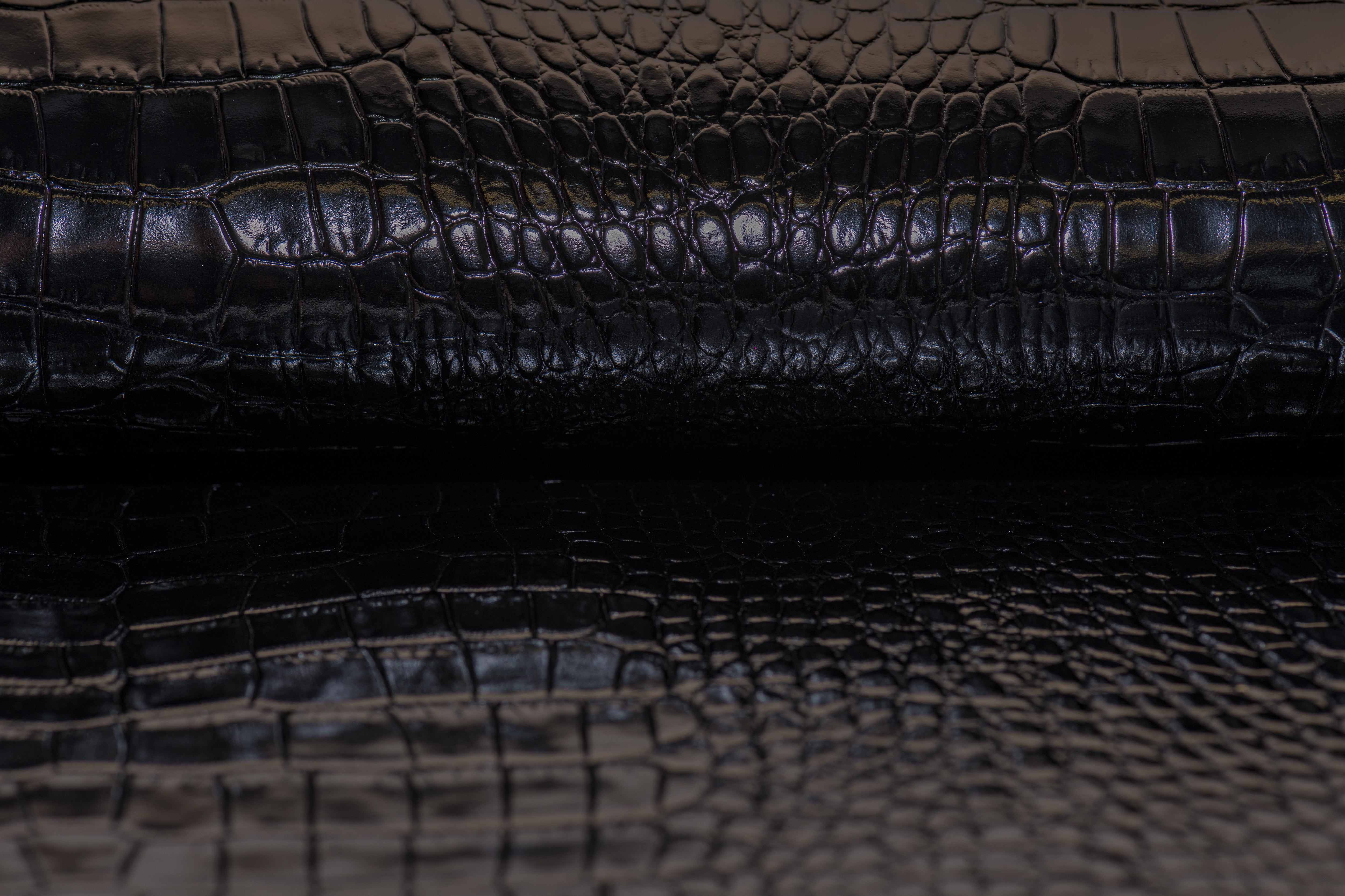 Crocodile Embossed Cow, 2-3 oz