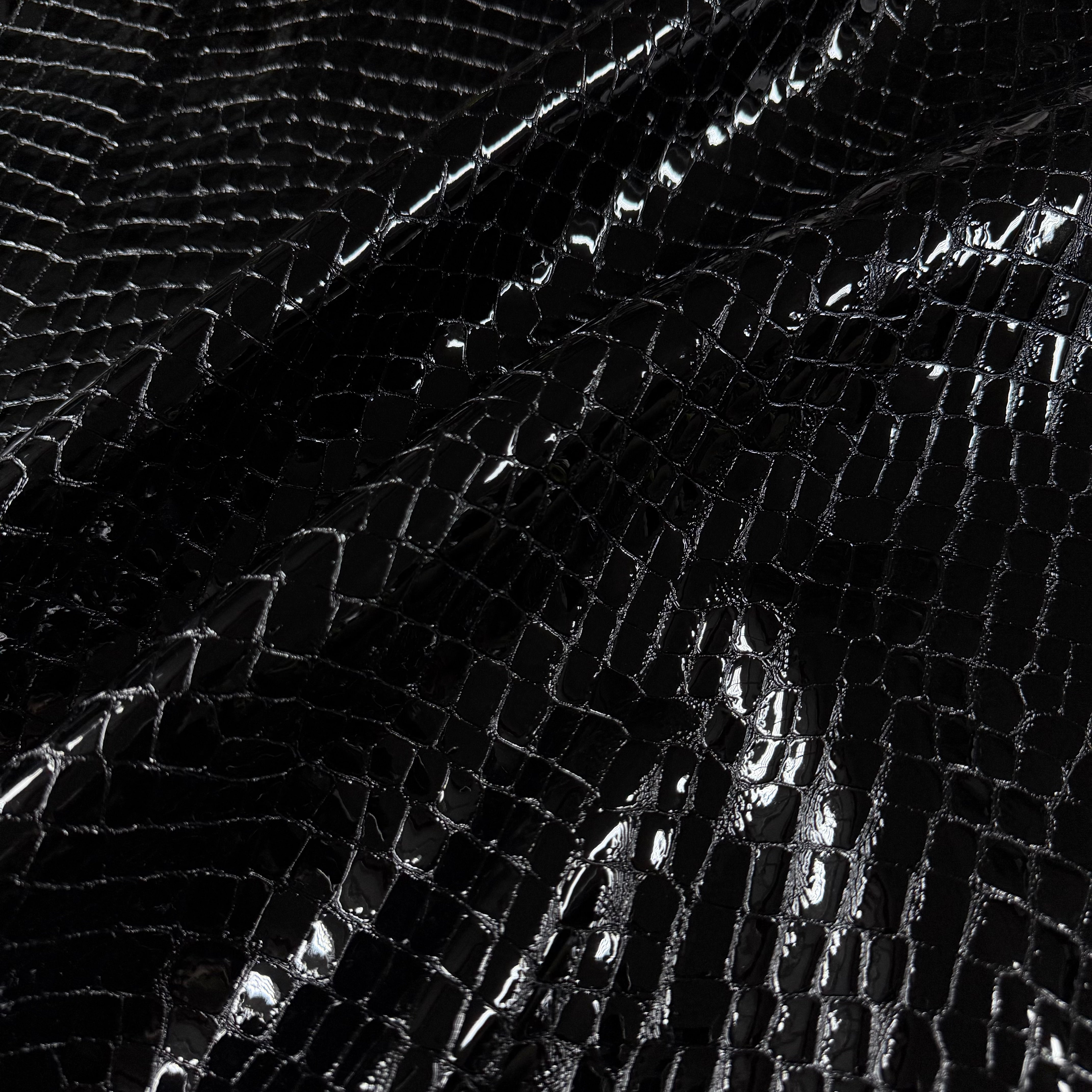 Italian Dragon Scale Embossed Patent Calf, 3 oz - Black