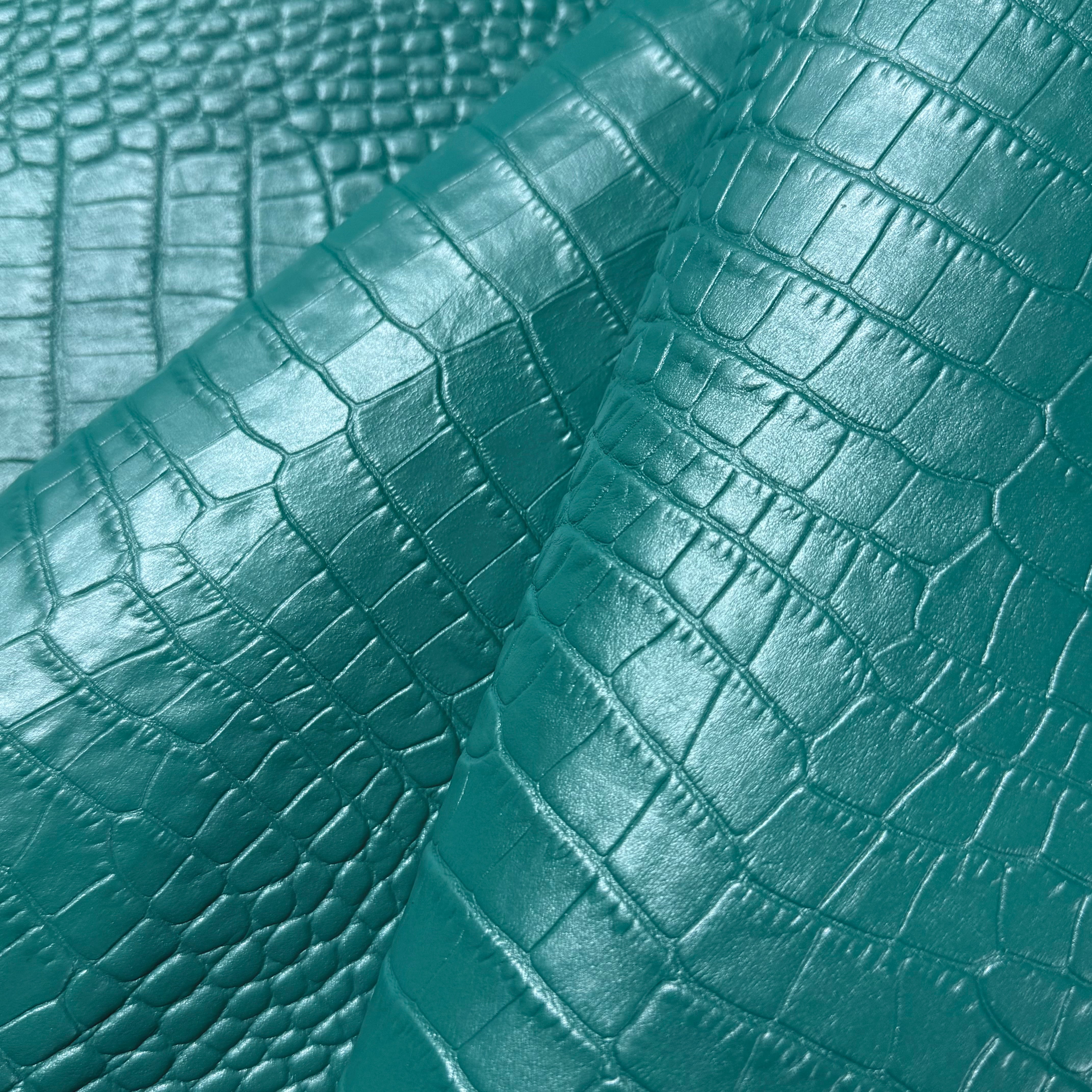 Pearlized Crocodile Embossed Cow, 2-3 oz