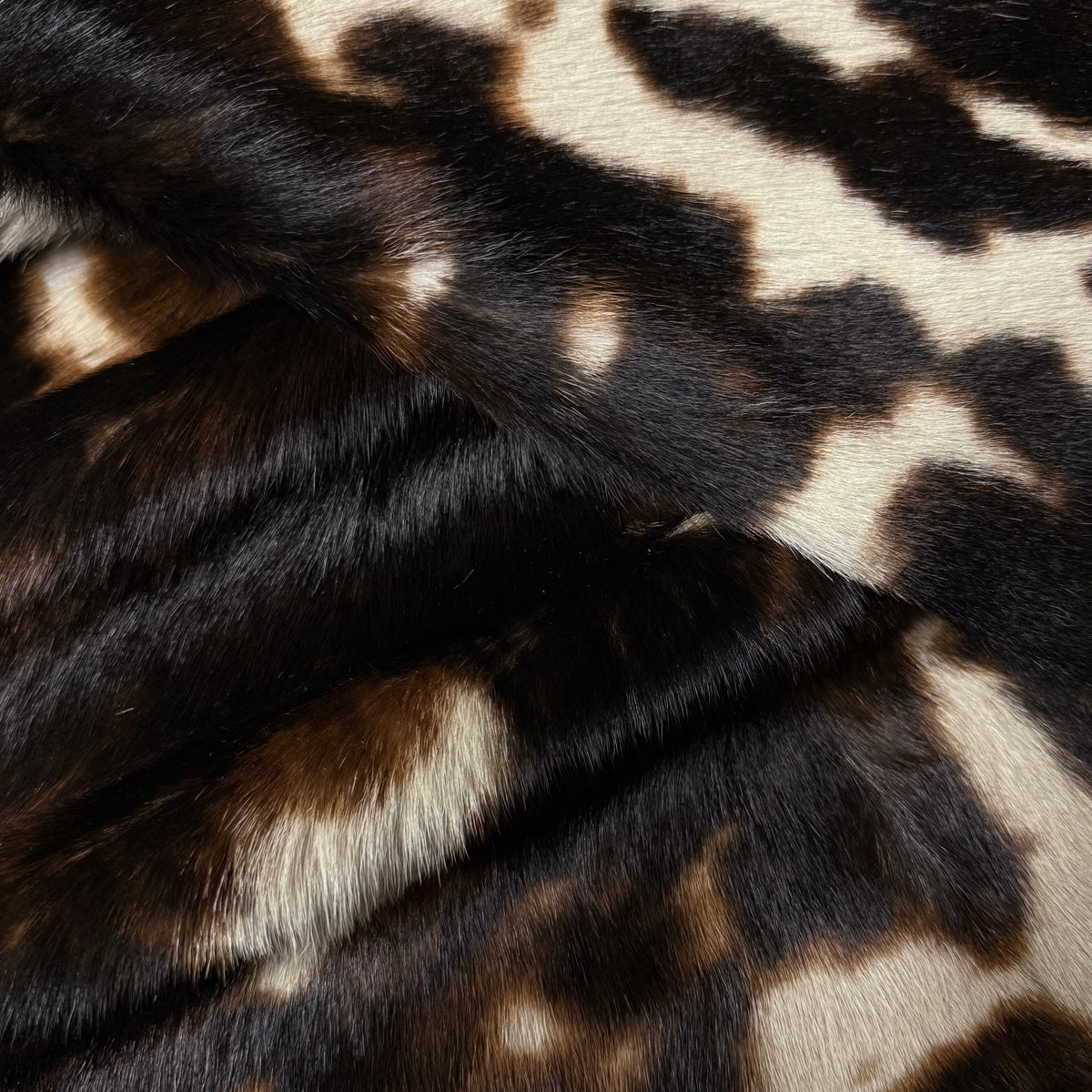 Long Hair Tri-Color Cavallino Hair-On, 5 oz