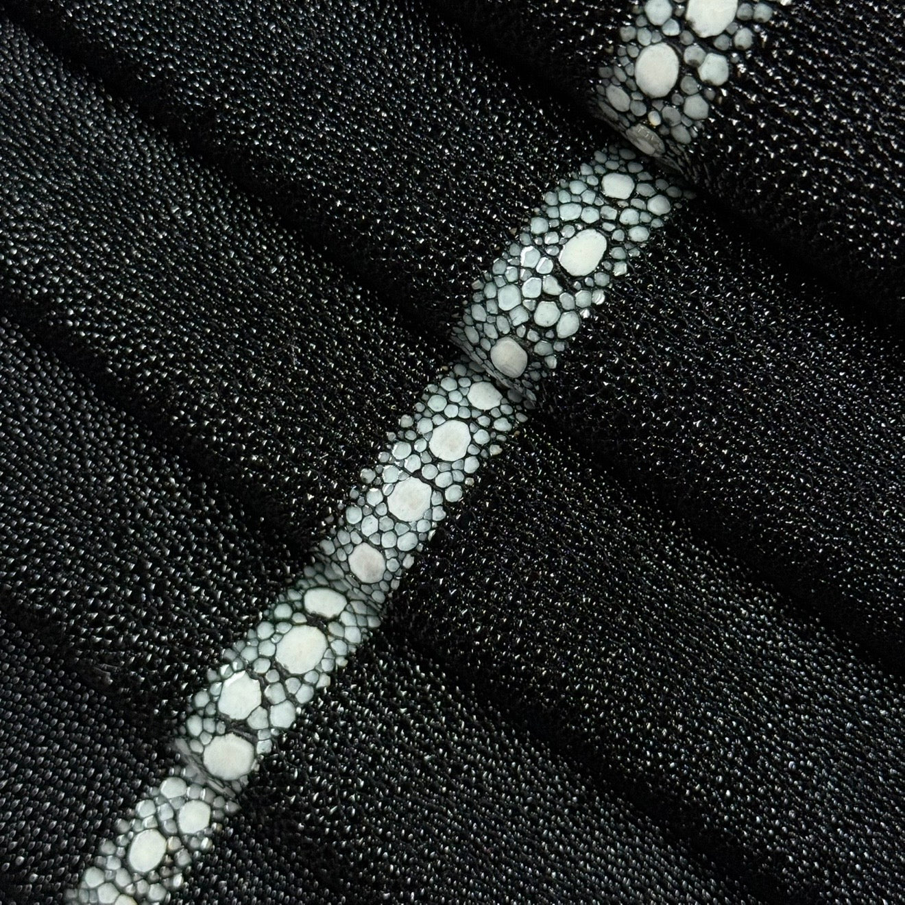 Genuine Row Stingray - Black