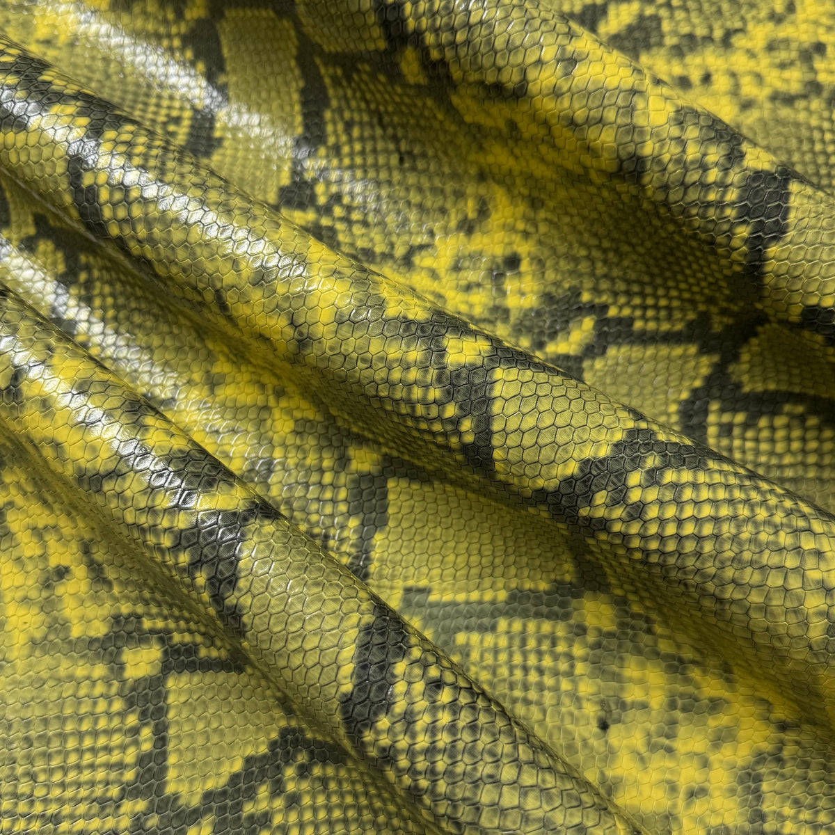 Snake Embossed Cowhide, 3 oz | 15 Colors