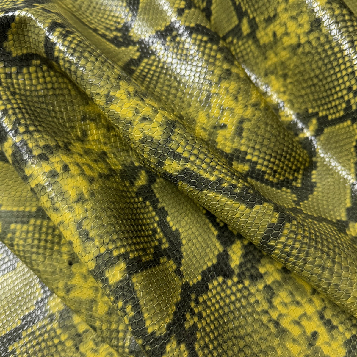 Snake Embossed Cowhide, 3 oz | 15 Colors