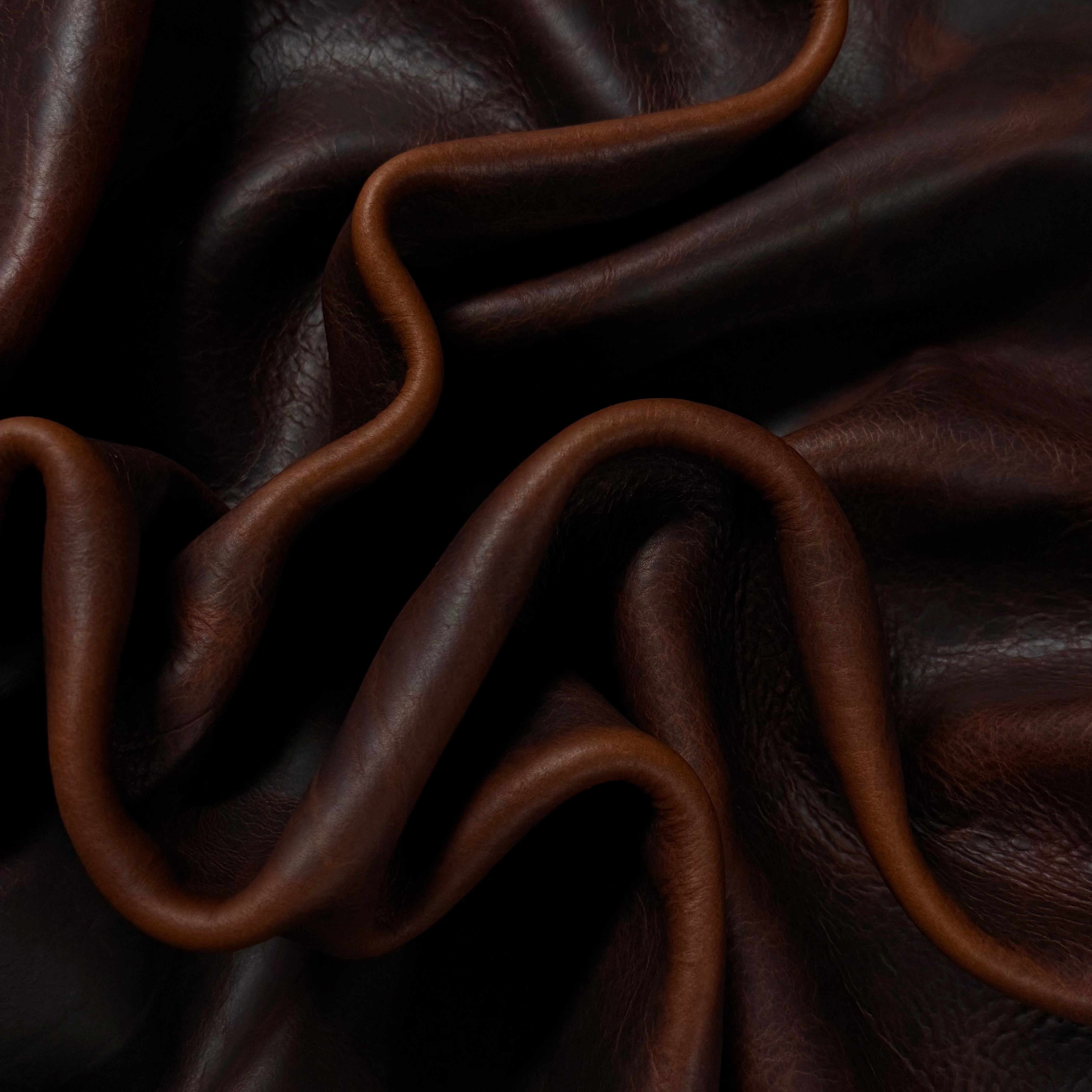 Oiled Pull-Up Bison, 5-6 oz - 2 Matte Colors