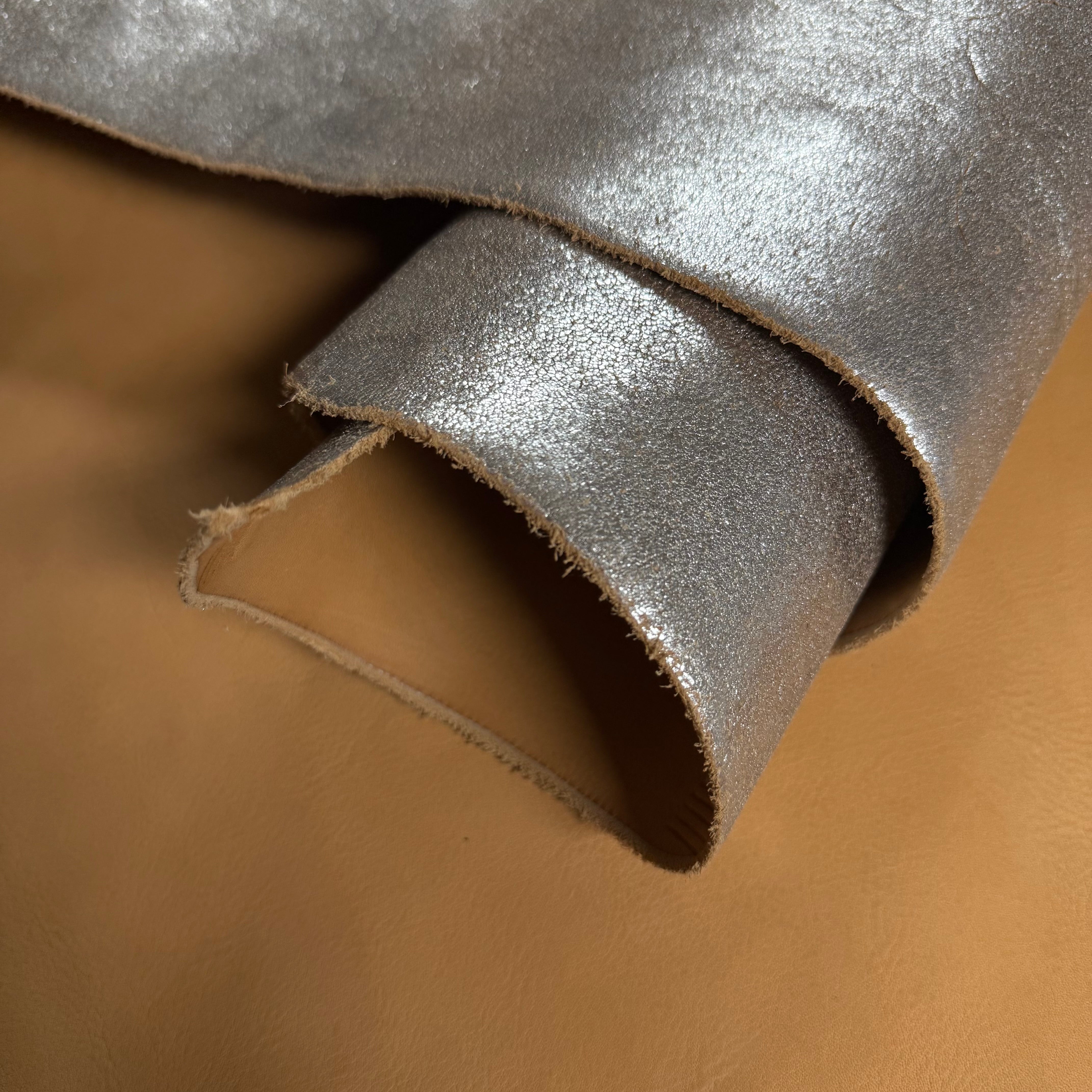 Conceria 800 Viceversa Laminato, 4-5 oz | 3 Colors