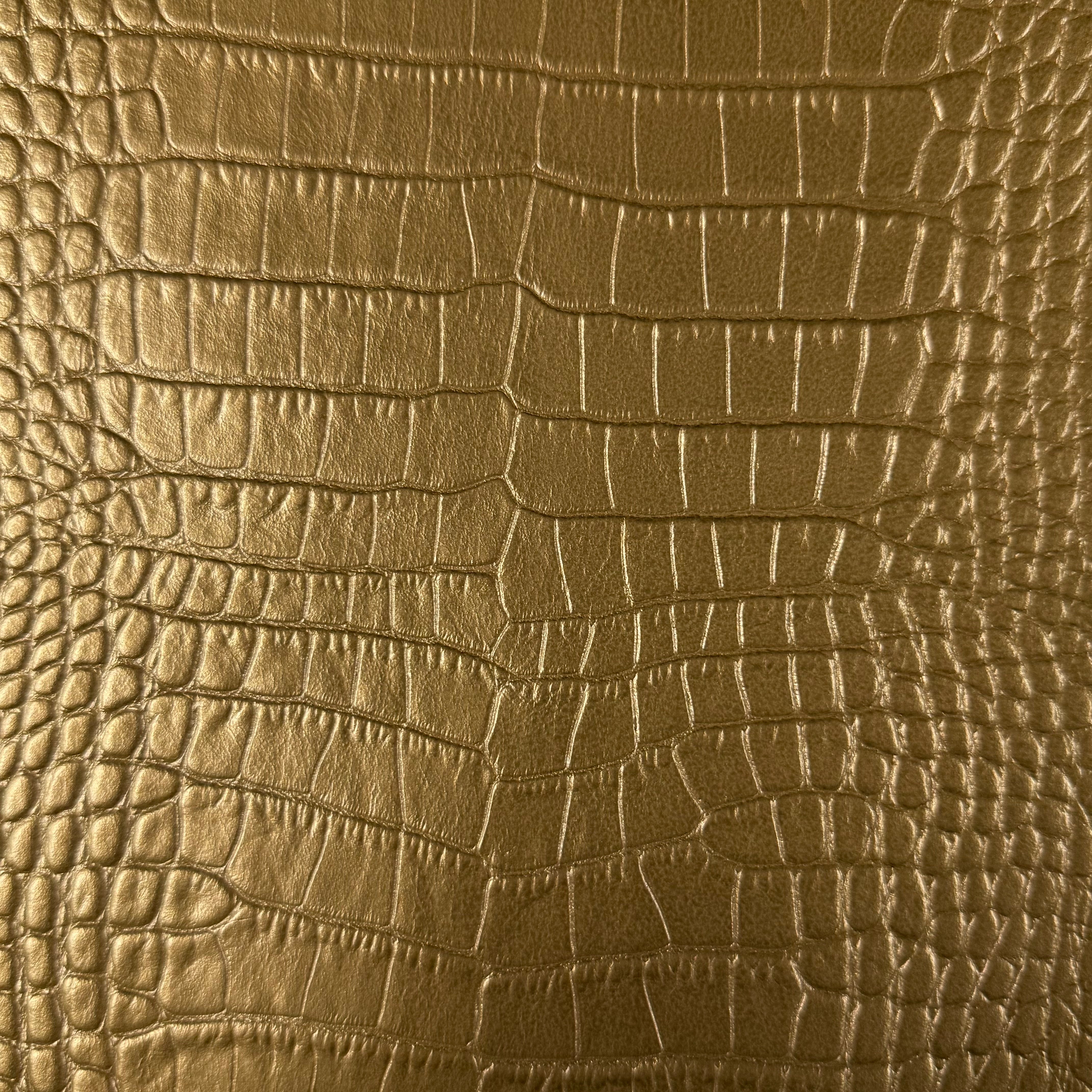Pearlized Crocodile Embossed Cow, 2-3 oz