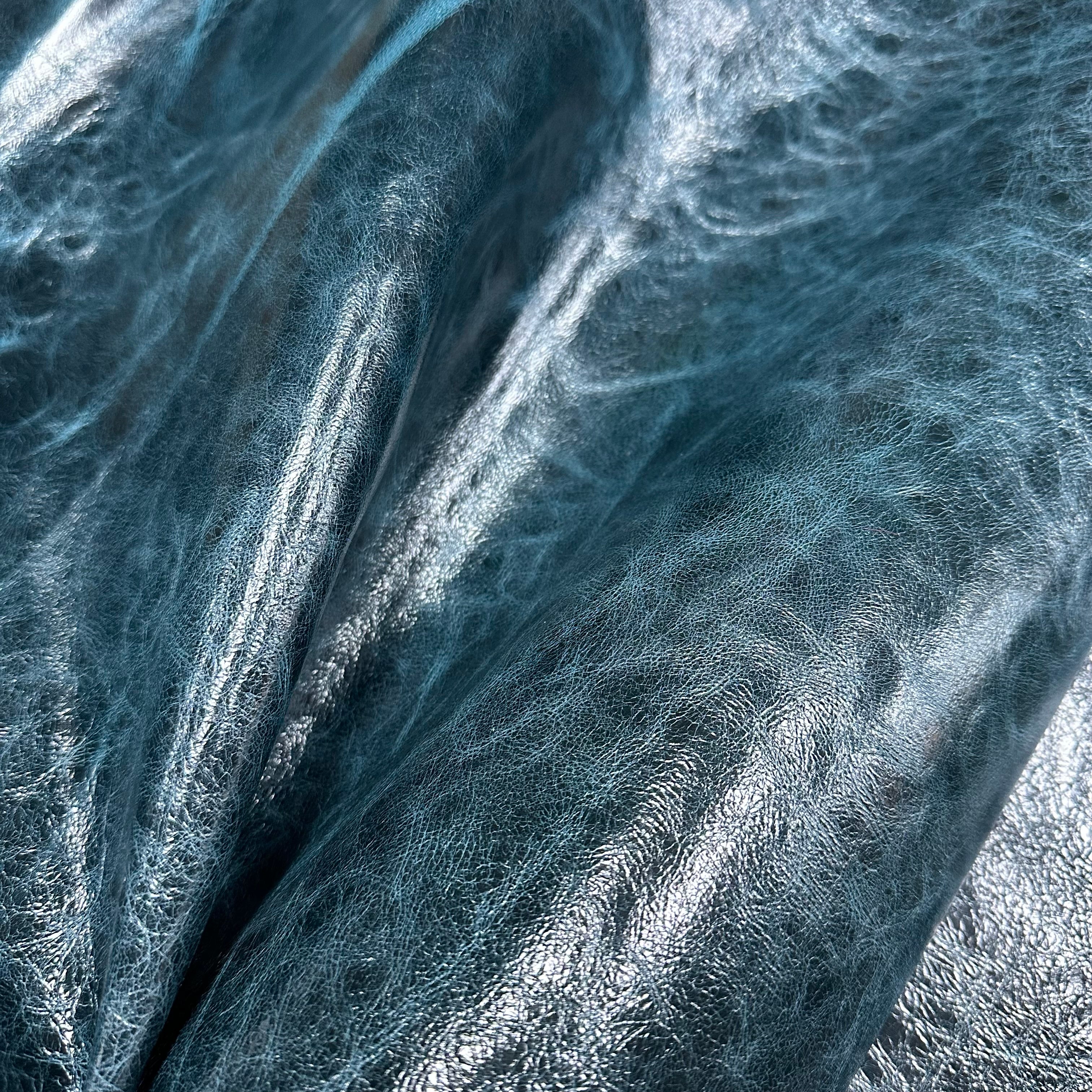 Glossy Vintage Distressed Lamb, 2 oz