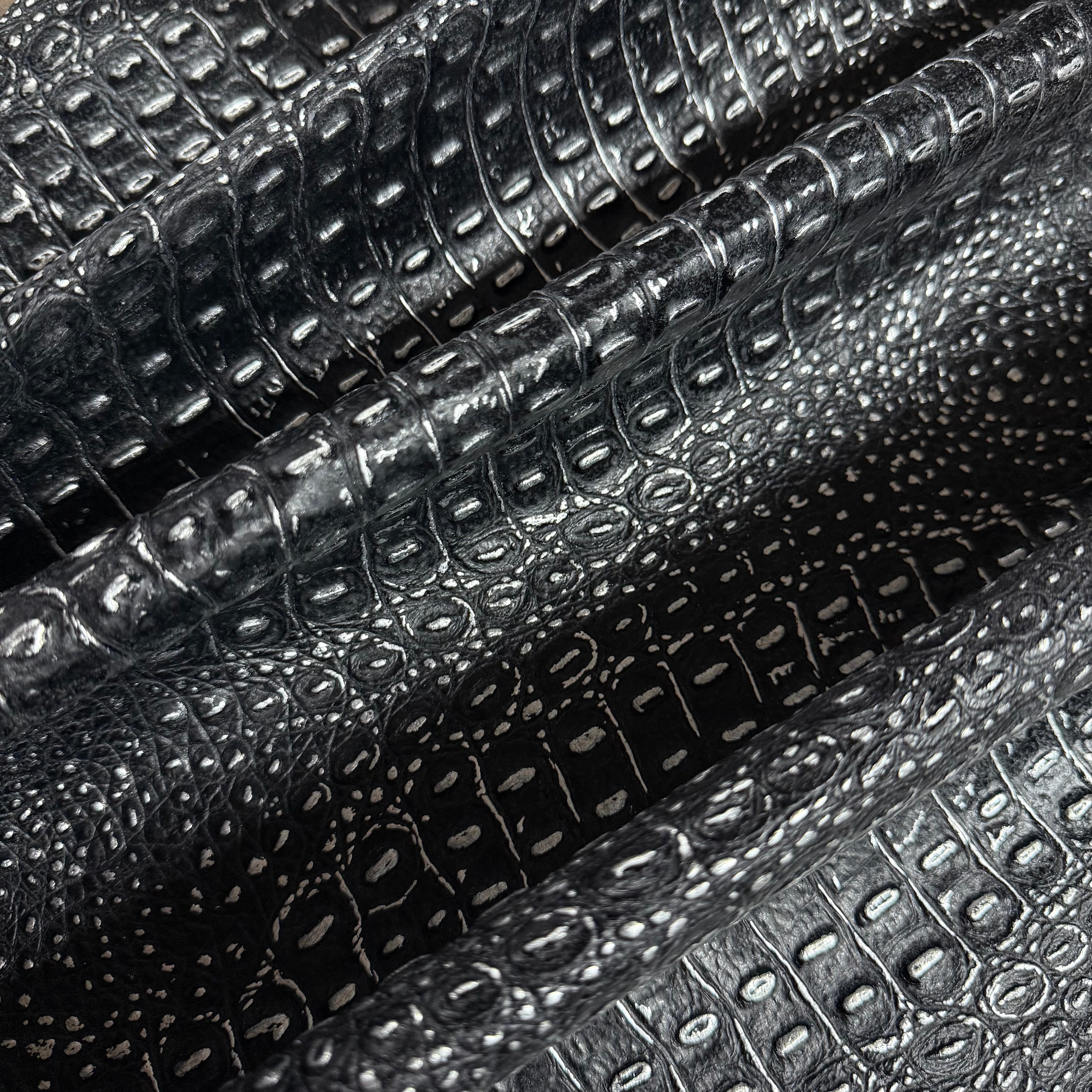 【lamb leather】豹柄ハラコgroove Hornback Croc Embossed Lamb, 1.5 oz | Champagne, Black – Leather Skins