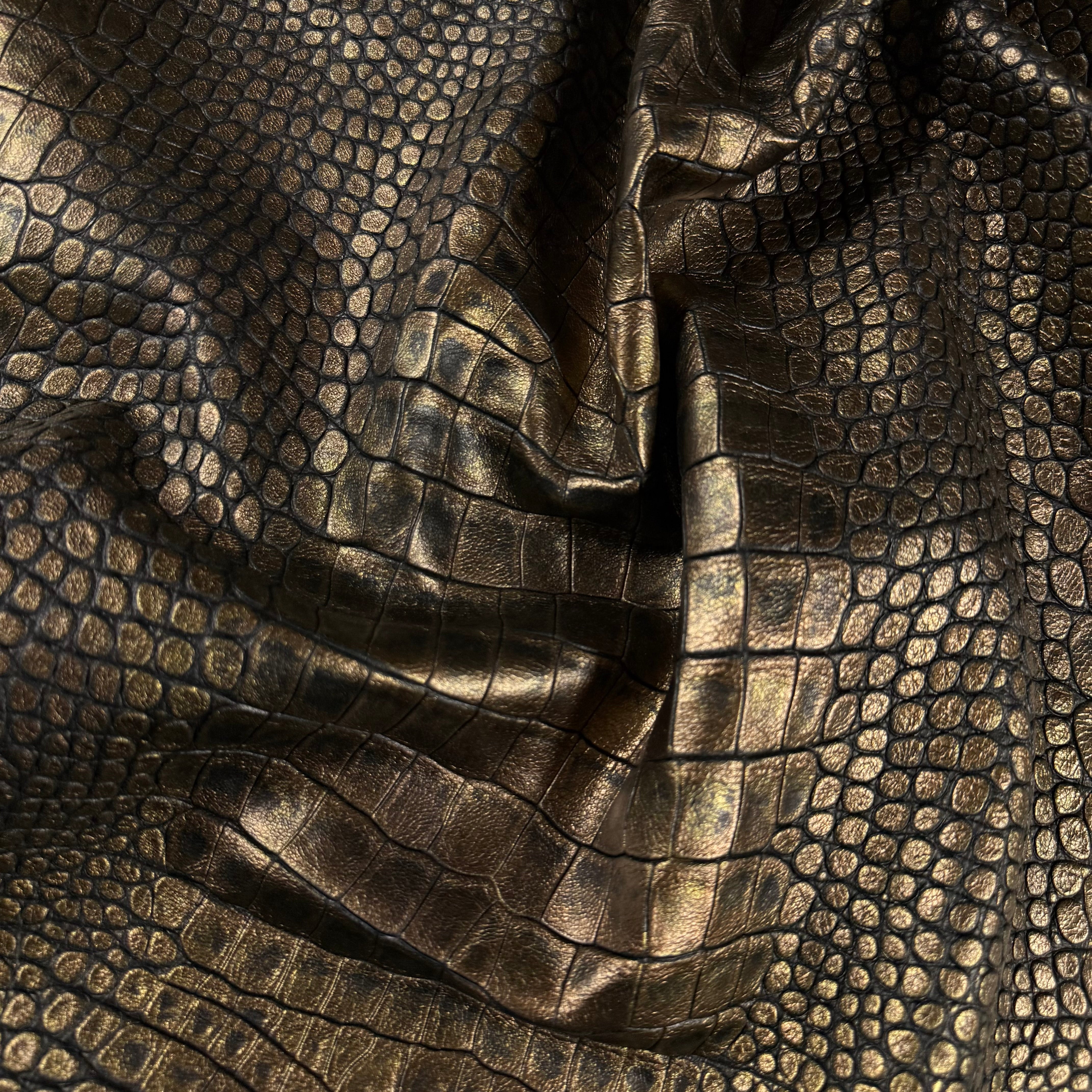 Metallic Two-Tone Crocodile Emboss Veg Tan Lambskin, 2 oz - Gold & Silver