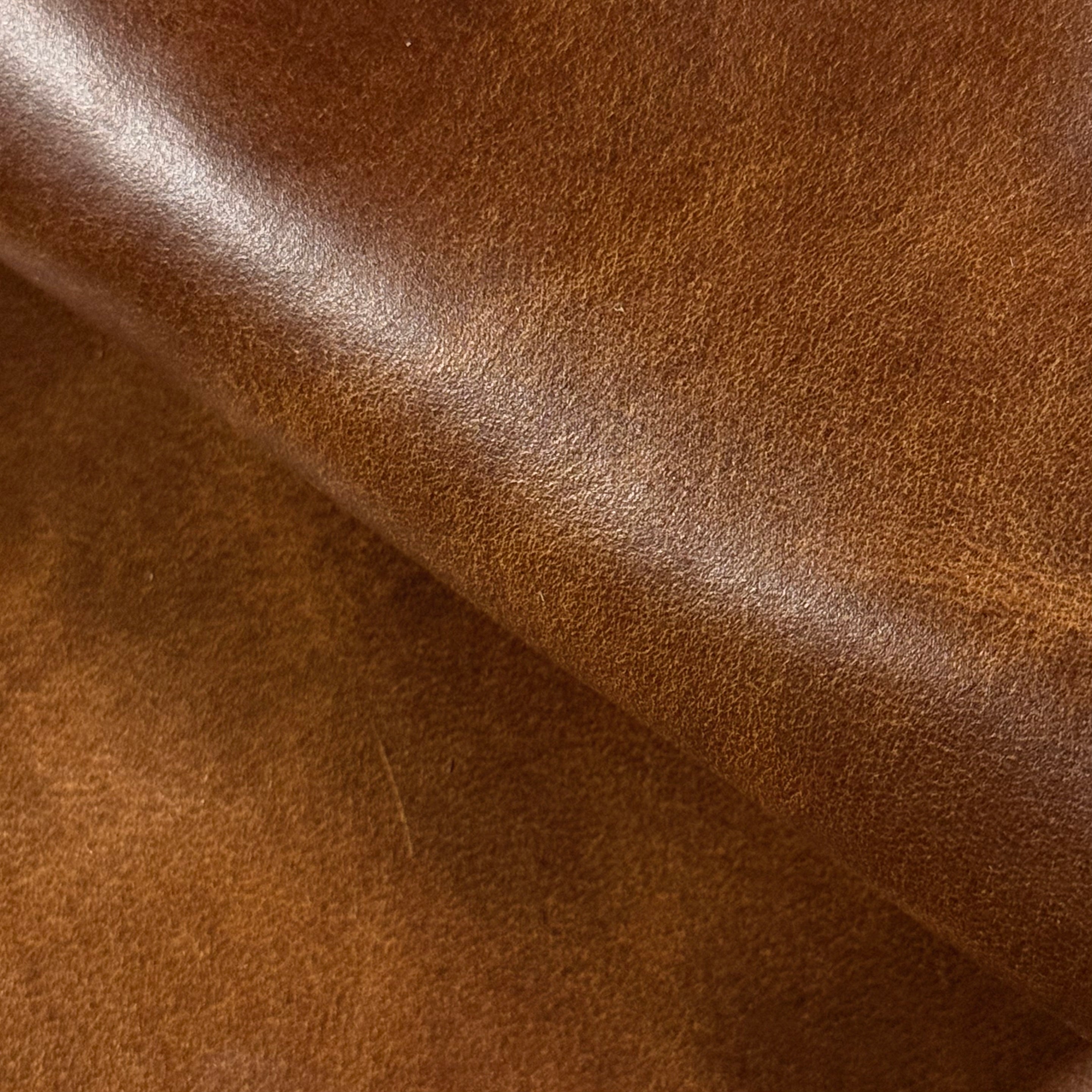 【美品】AKM SHRINK MAT OIL COW LEATHER Oil Tanned Pull-Up Cowhide Leather, 3 oz | 15+ Colors