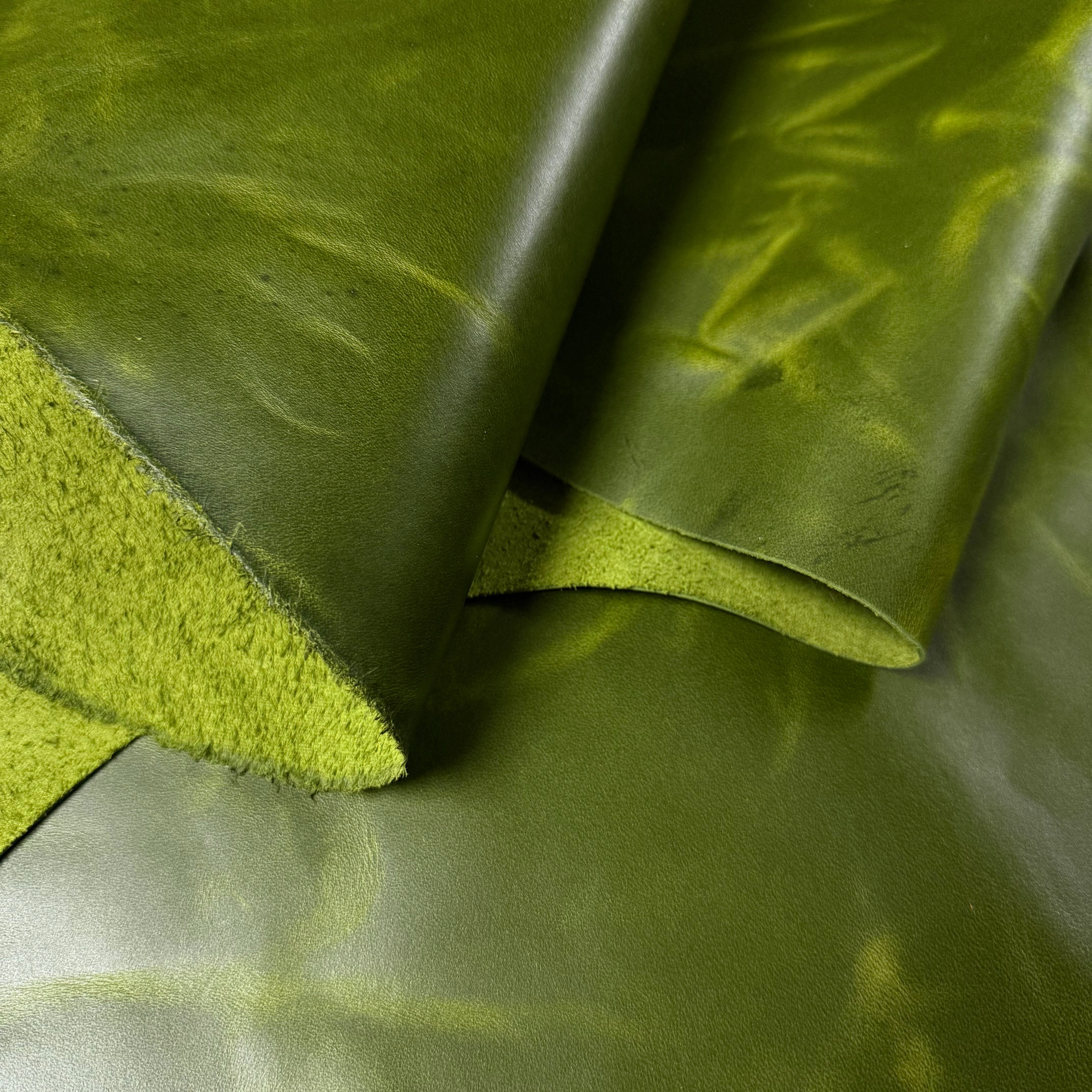 Oil Tanned Pull-Up Cowhide, 3 oz | 15+ Colors