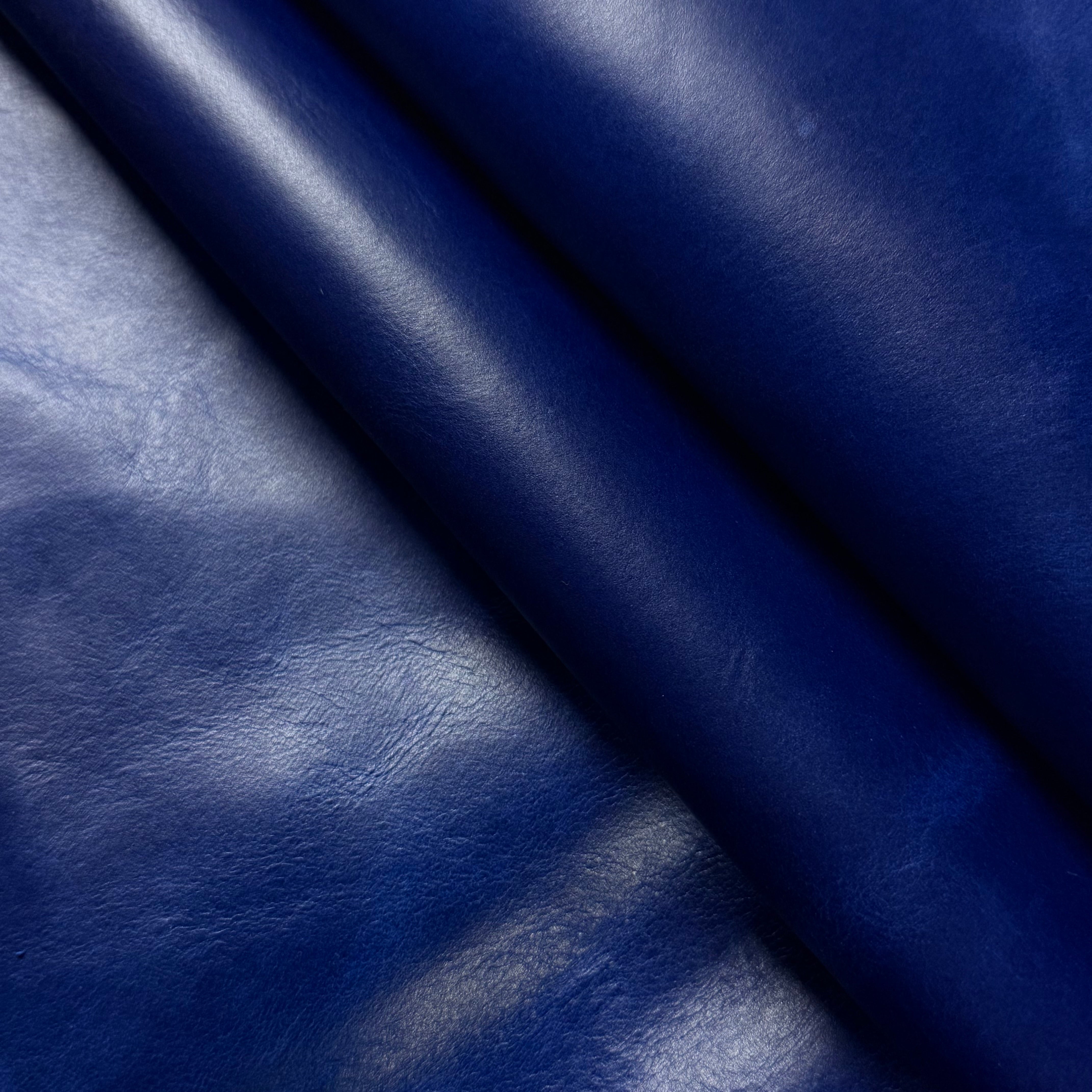 Oil Tanned Pull-Up Cowhide, 3 oz | 15+ Colors