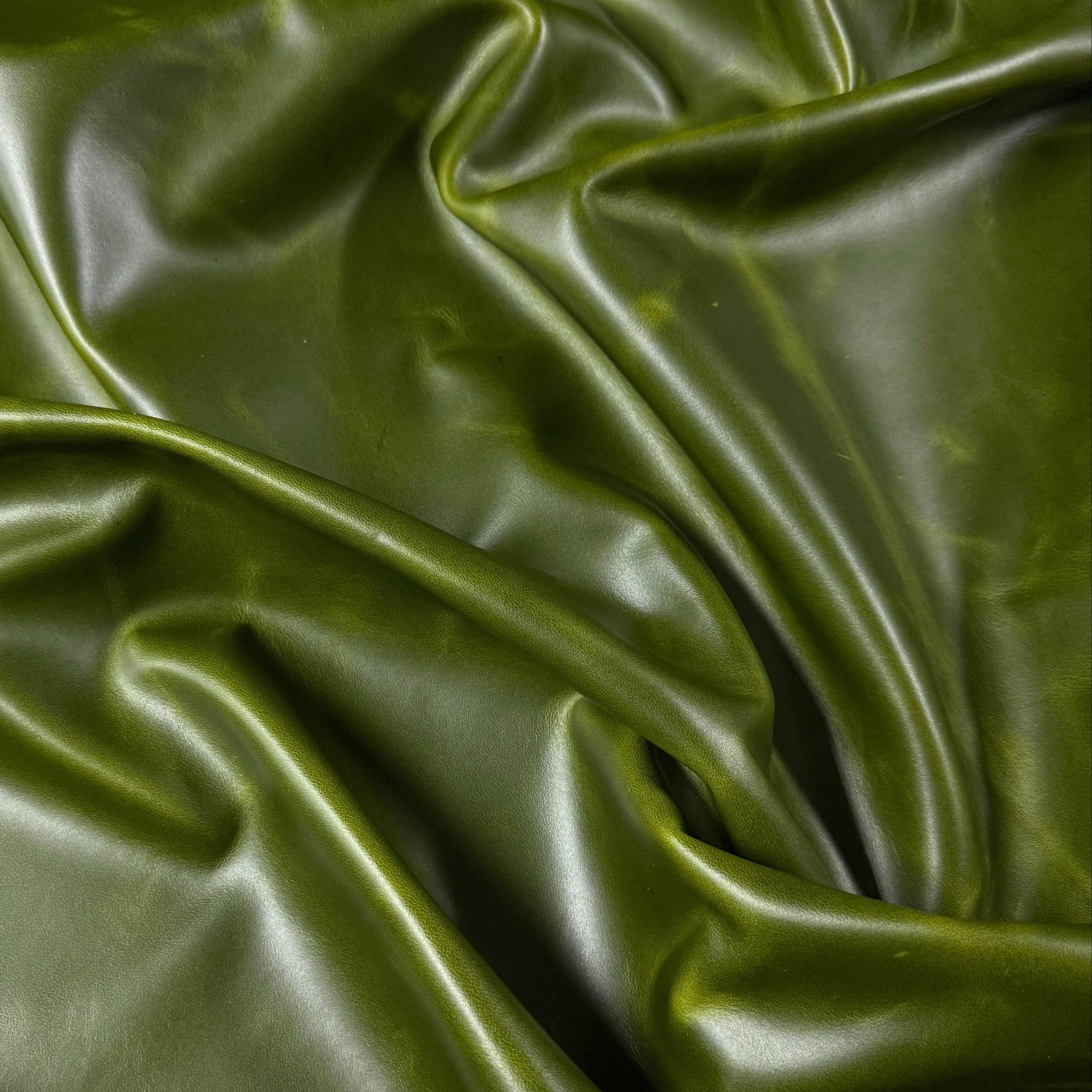 Oil Tanned Pull-Up Cowhide Leather, 3 oz | 15+ Colors