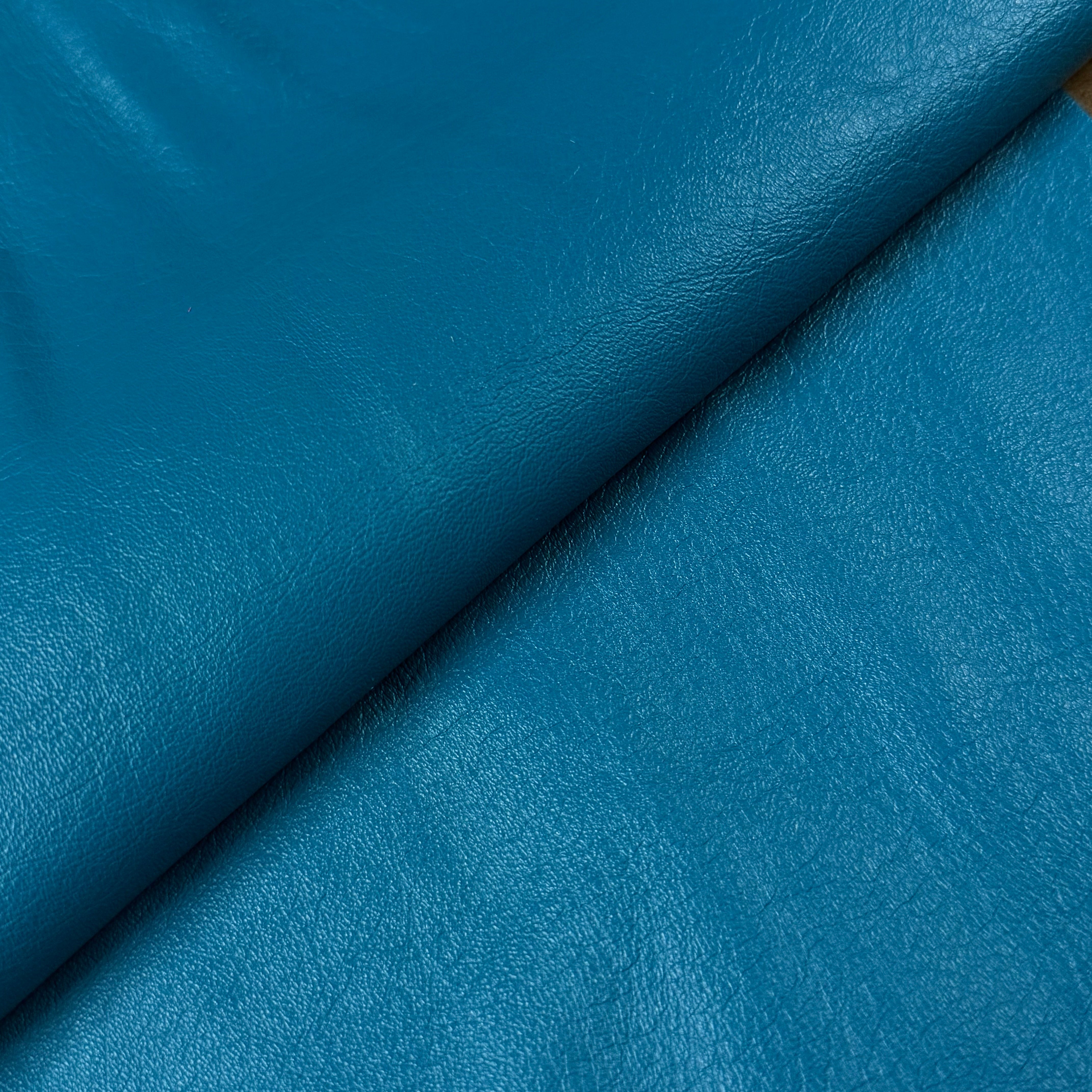 Plonge Cow Sides, 1-2 oz | 25+ Colors