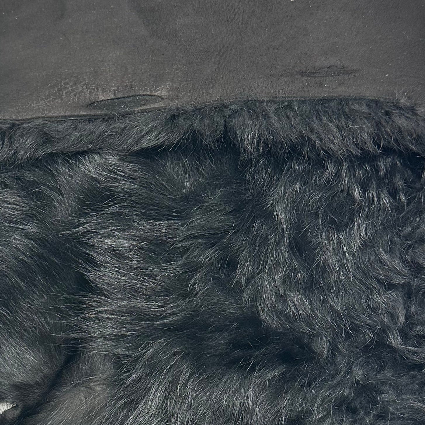 Tigrado Shearling - Black, Tone on Tone Back