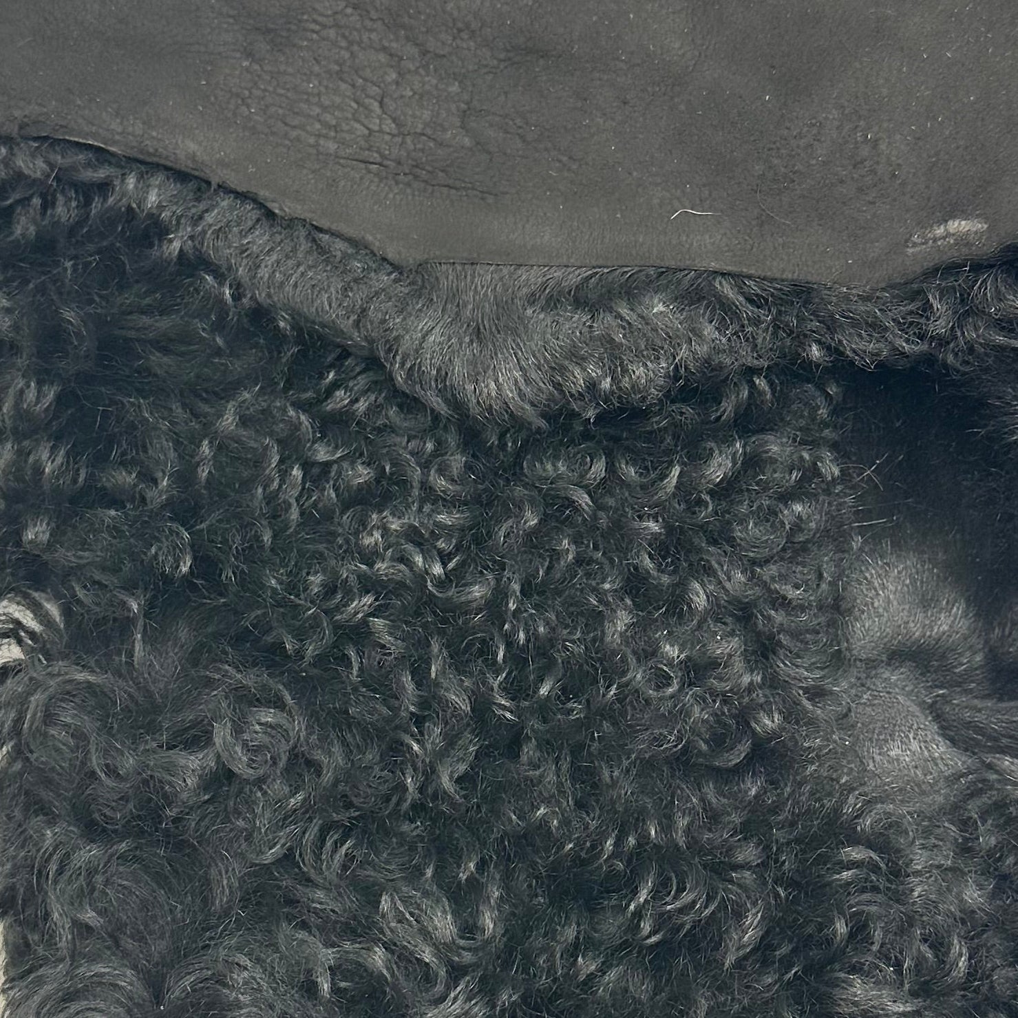 Tigrado Shearling - Black, Tone on Tone Back