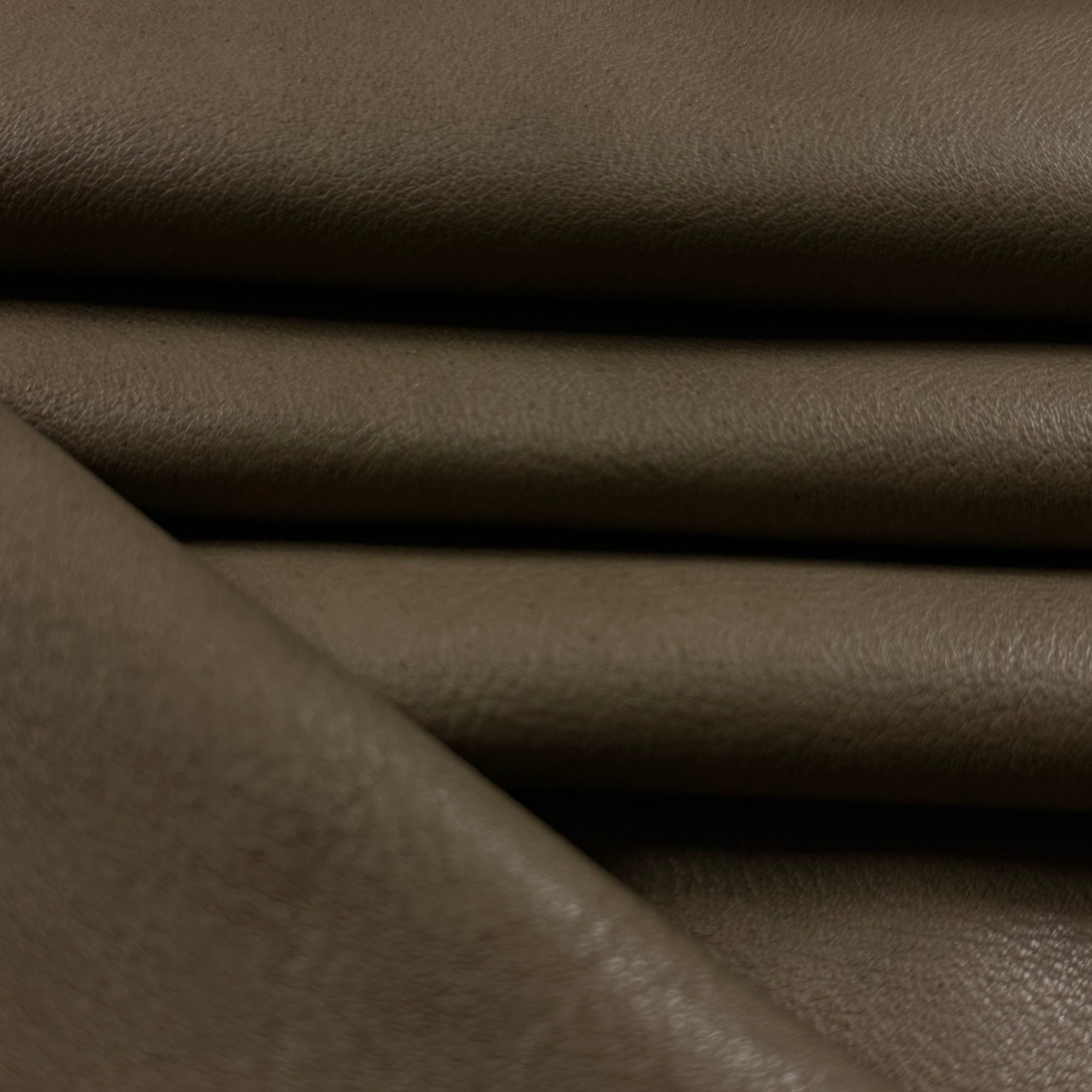 Veg Line Cowhide - Soft Veg Tan Leather, 3-4 oz | 15+ Colors