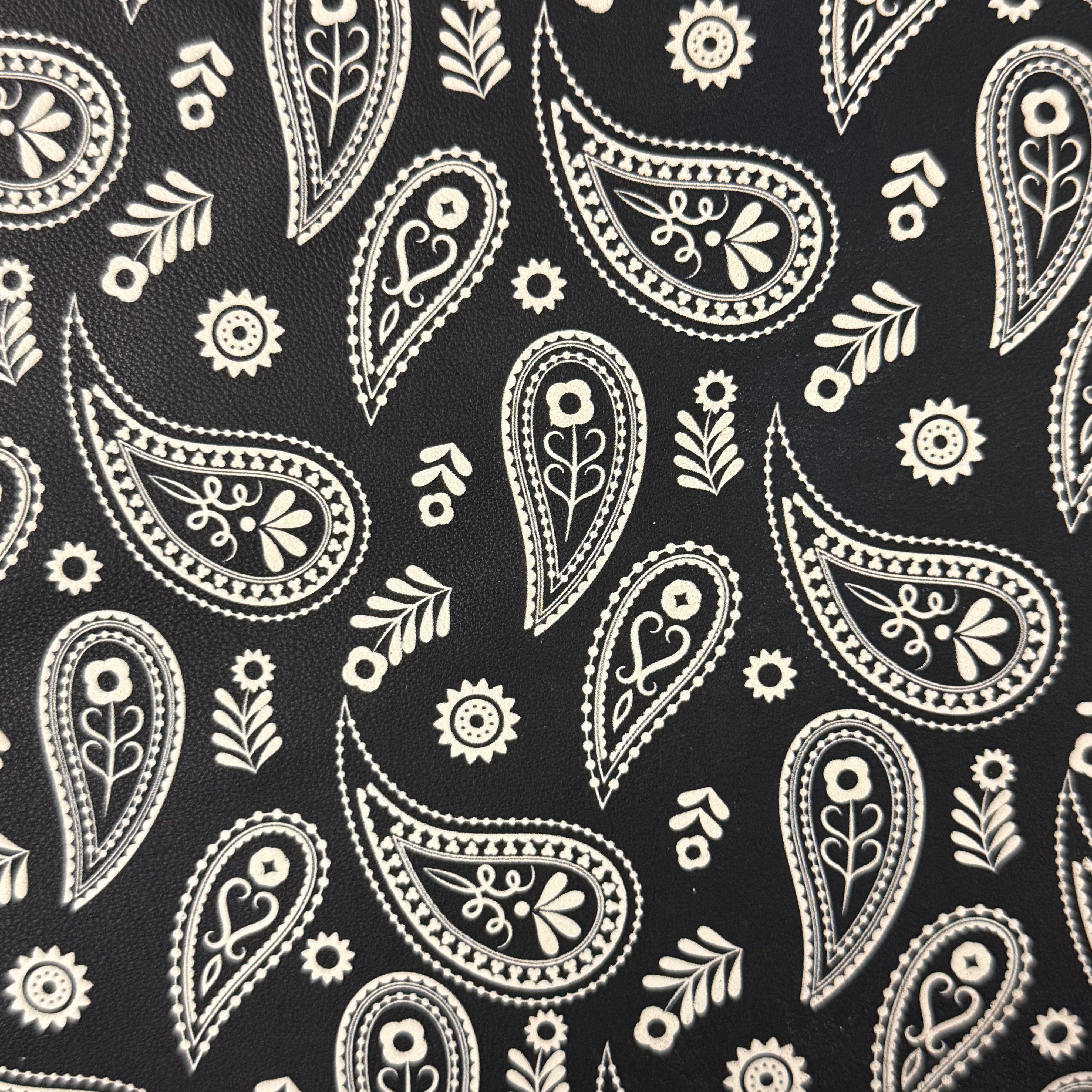Paisly Bandana Printed Lamb Nappa, 2 oz