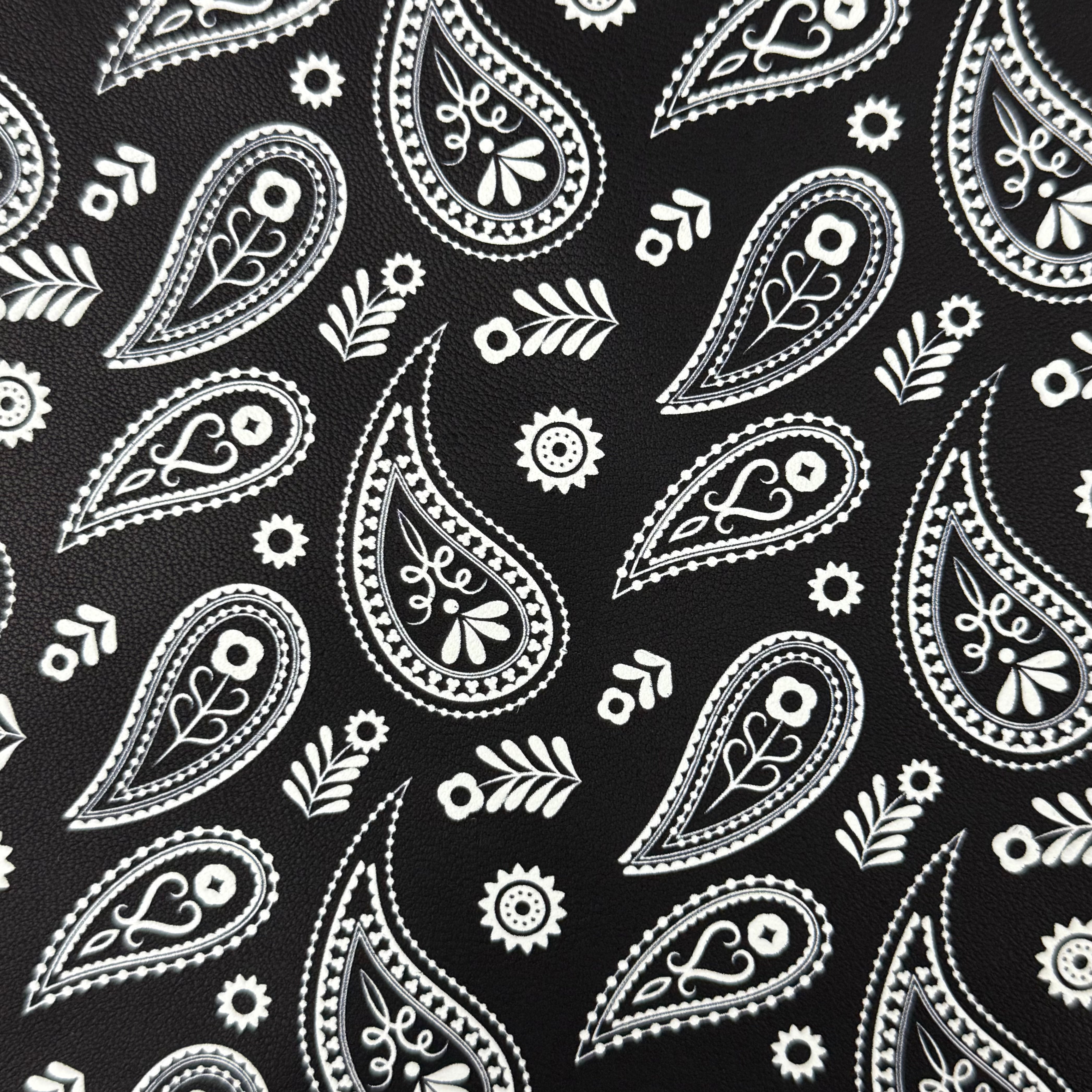 Paisly Bandana Printed Lamb Nappa, 2 oz