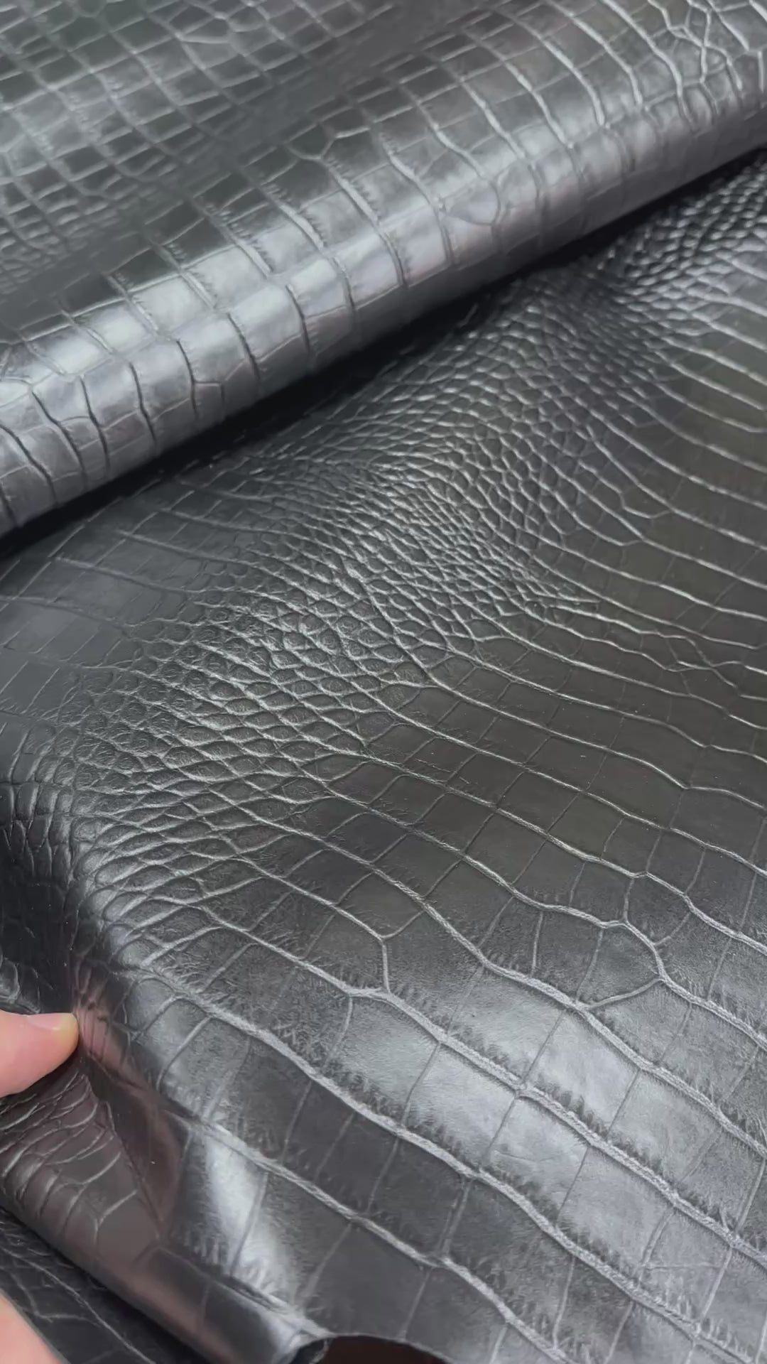 Crocodile Embossed Cow Leather, 3 oz | Matte Black – Leather Skins